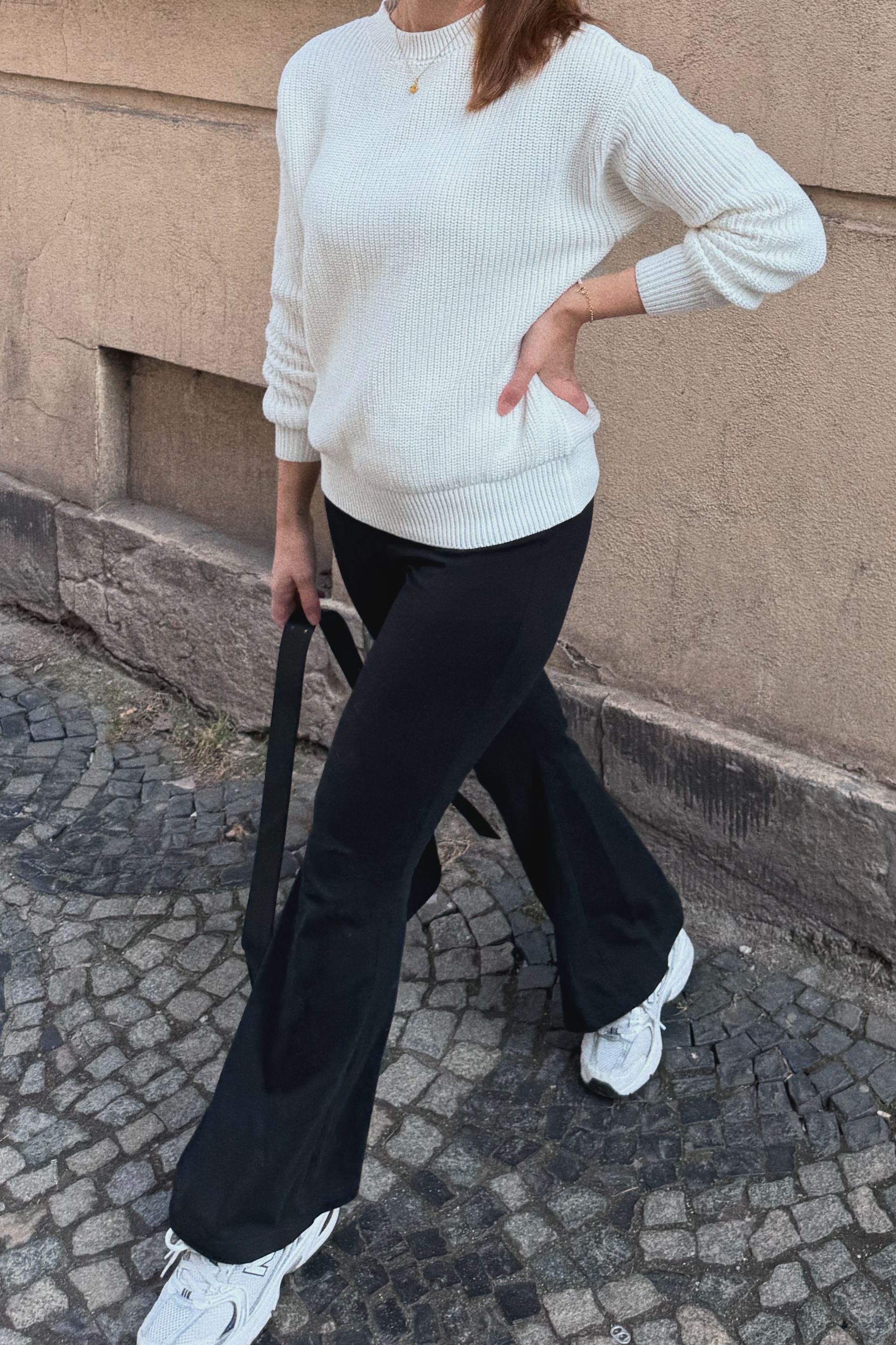 Bawełniany sweter z okrągłym dekoltem krem