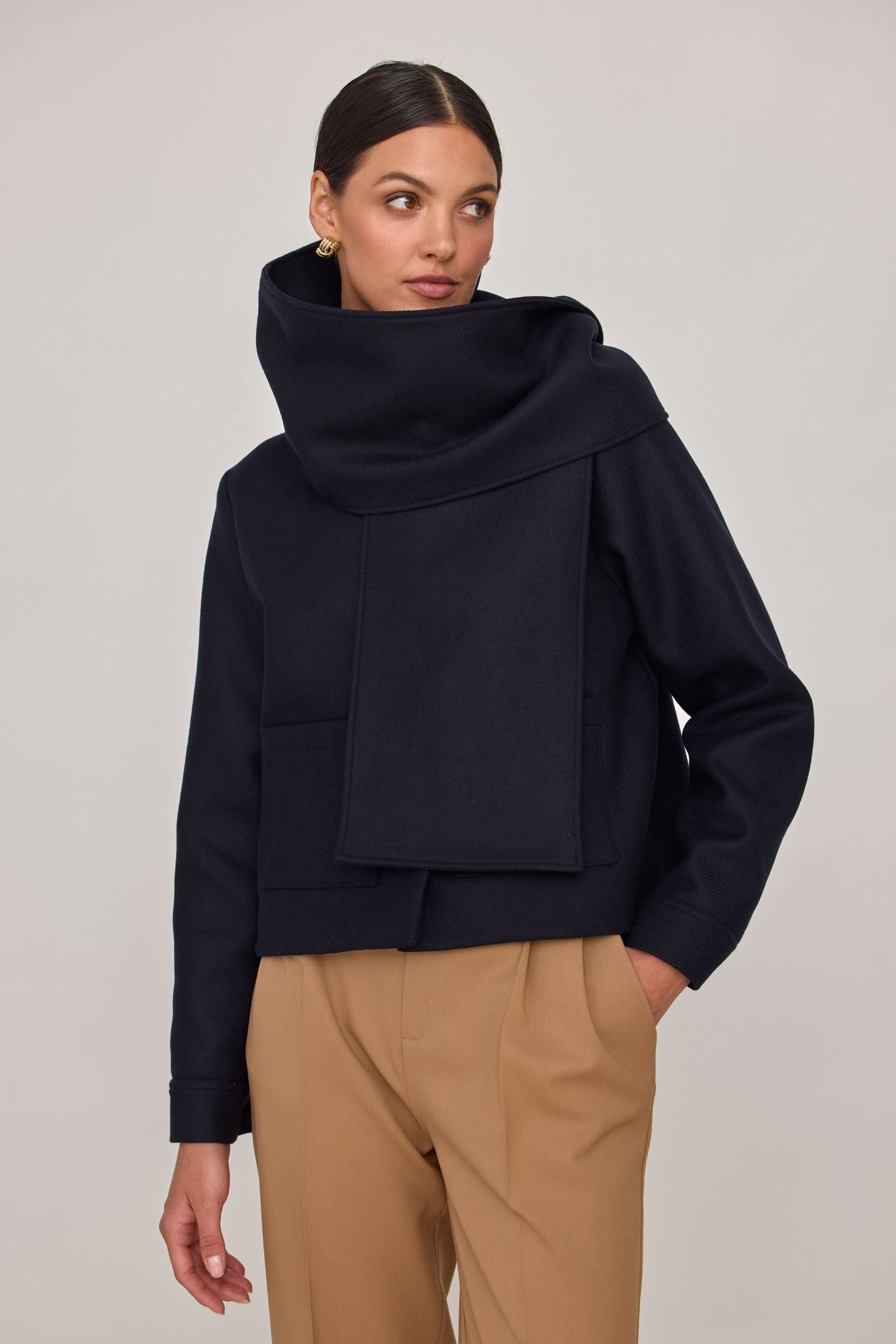 Wełniana kurtka z dodatkowym szalikiem granatowa