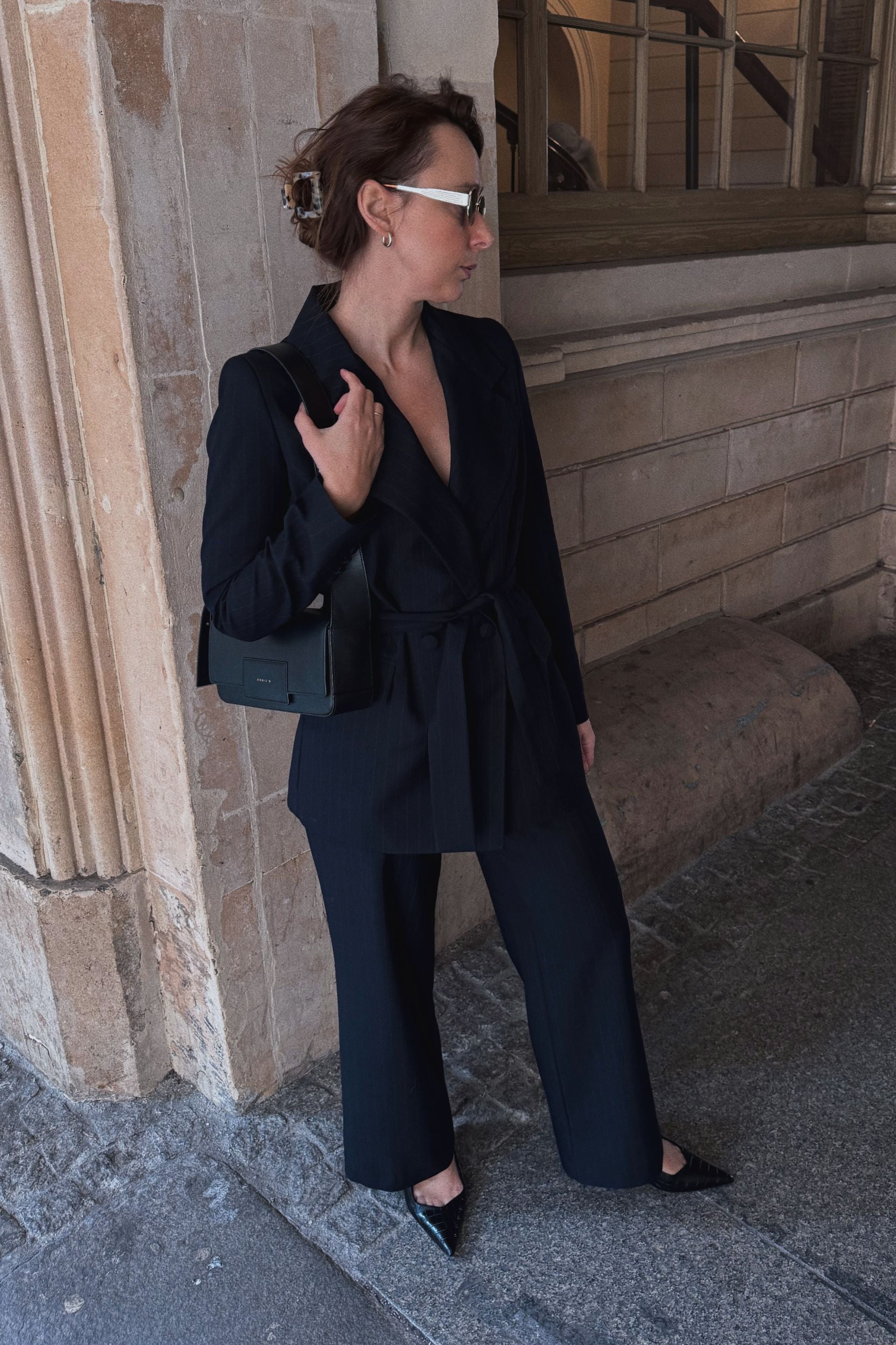 Wełniana marynarka w paski z szarfą granatowa