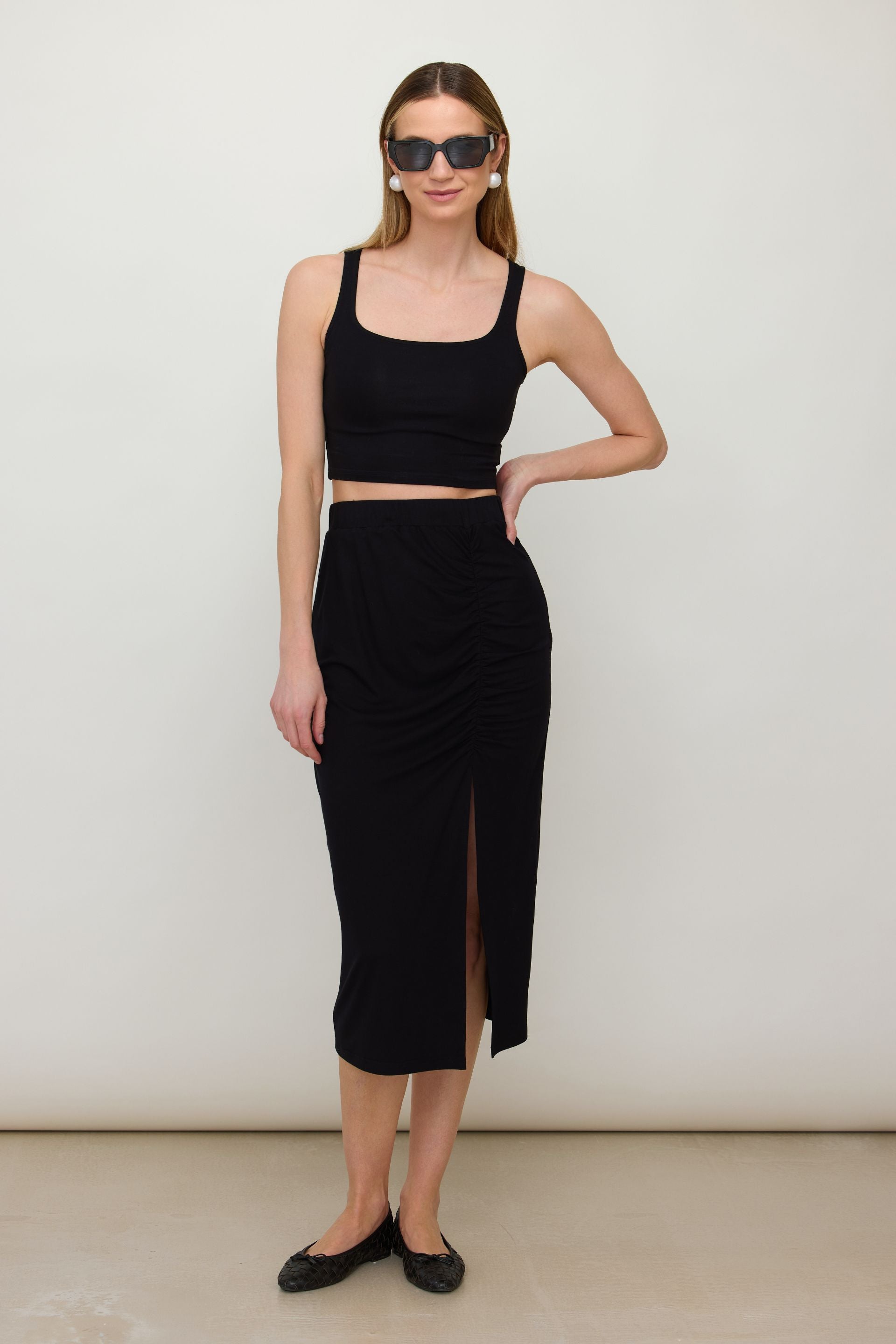 Dzianinowa spódnica midi z marszczeniem czarna