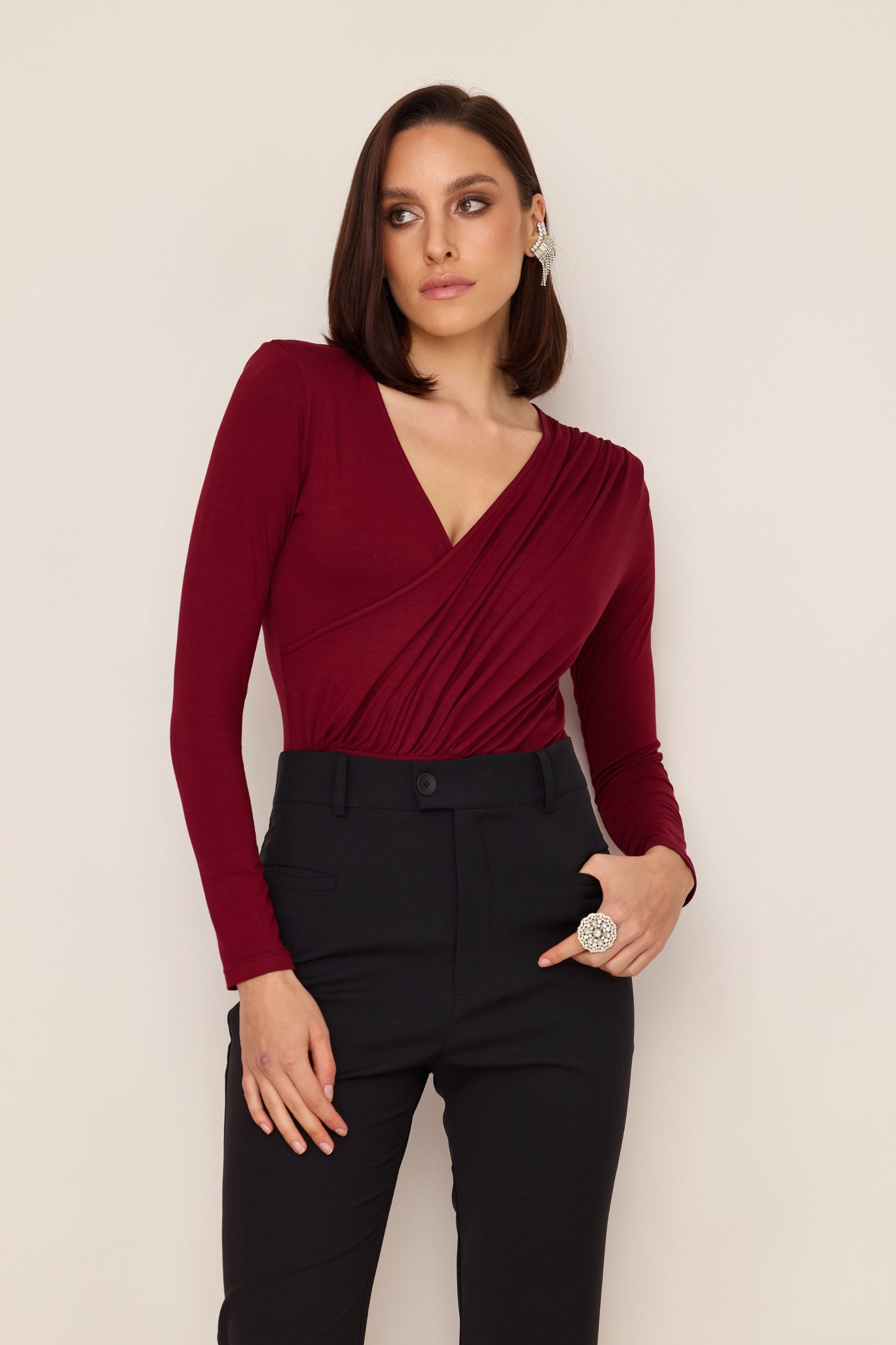 Body z poduszkami i drapowaniem burgund