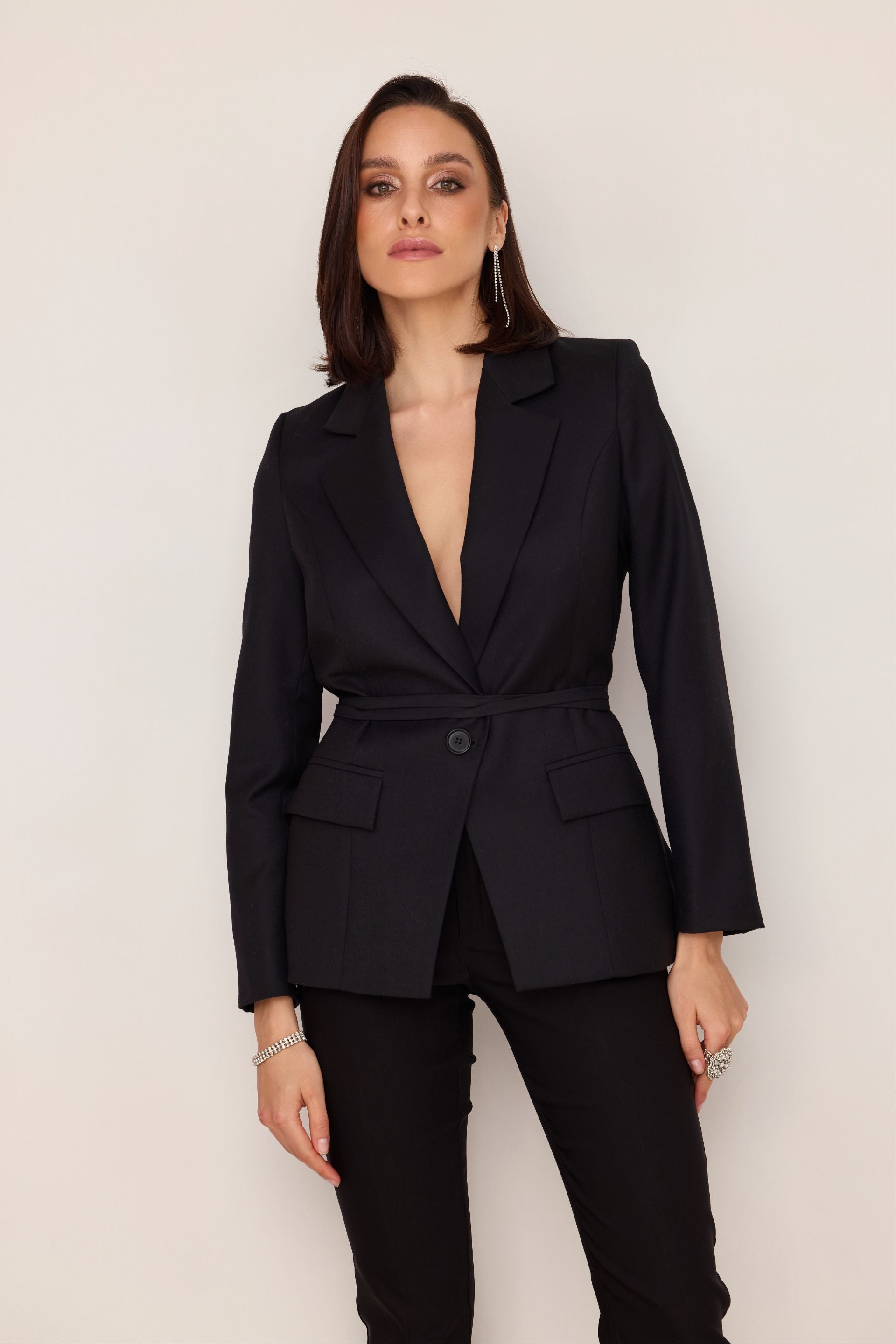 Wełniana marynarka z dodatkowym paskiem