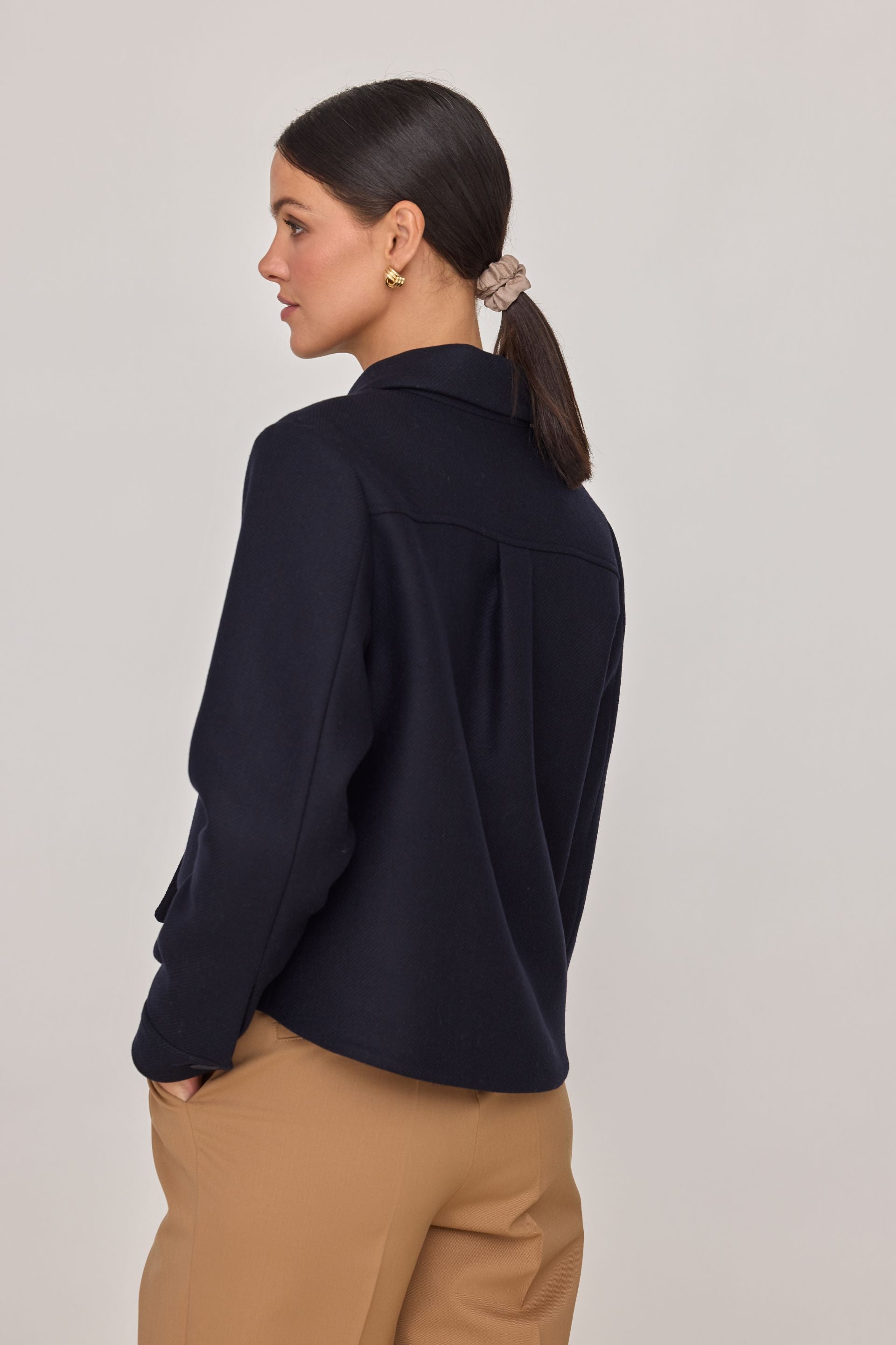 Wełniana kurtka z dodatkowym szalikiem granatowa