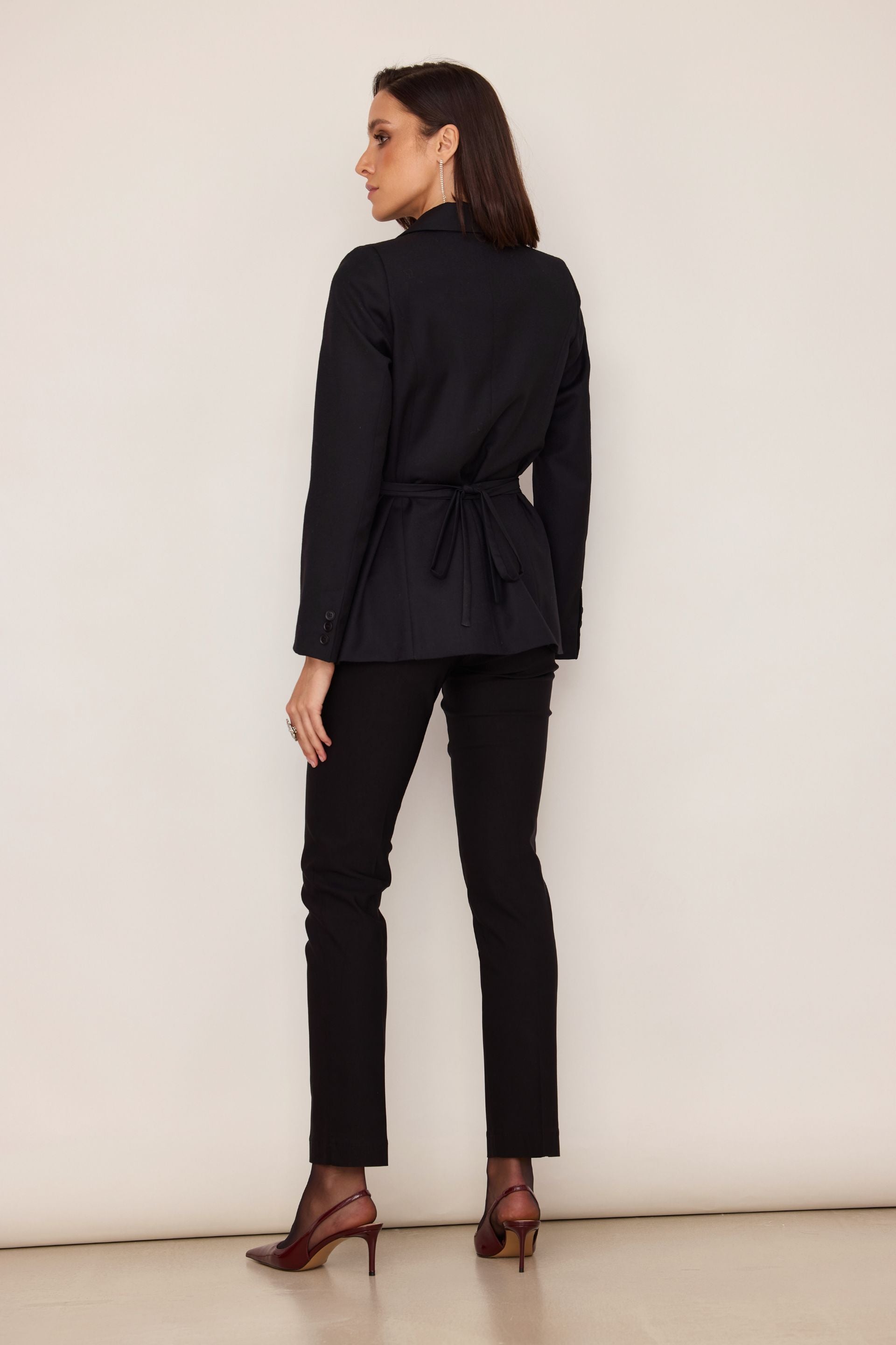 Wełniana marynarka z dodatkowym paskiem