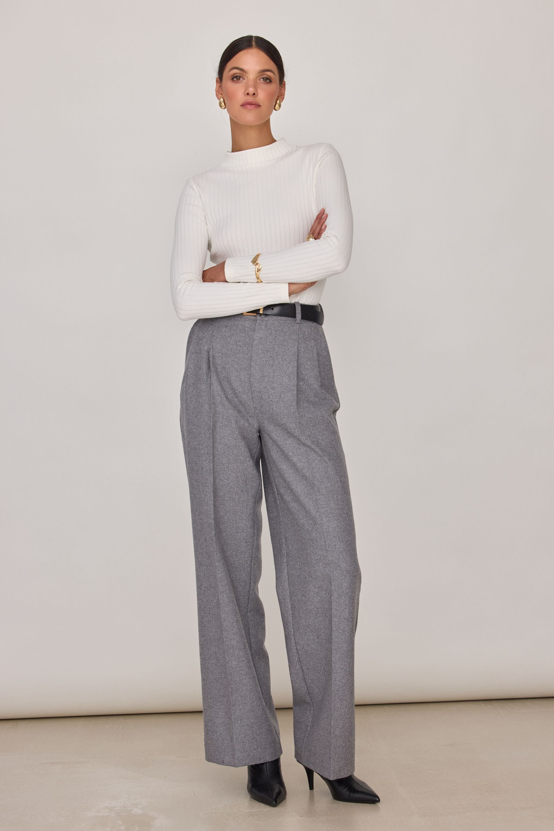 Wełniane spodnie z szerszą nogawką szare