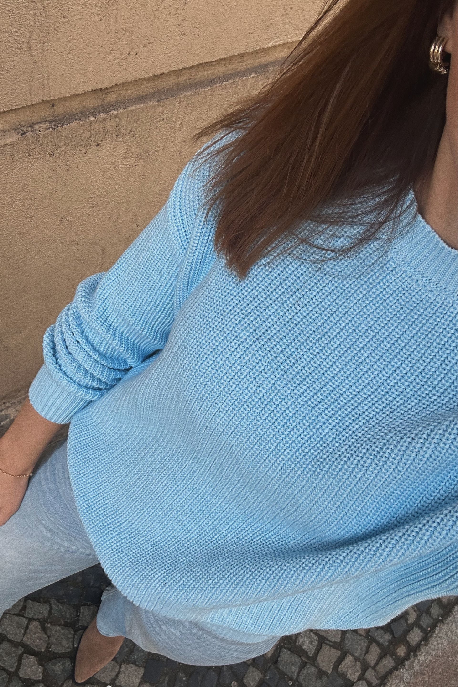 Bawełniany sweter z okrągłym dekoltem błękitny