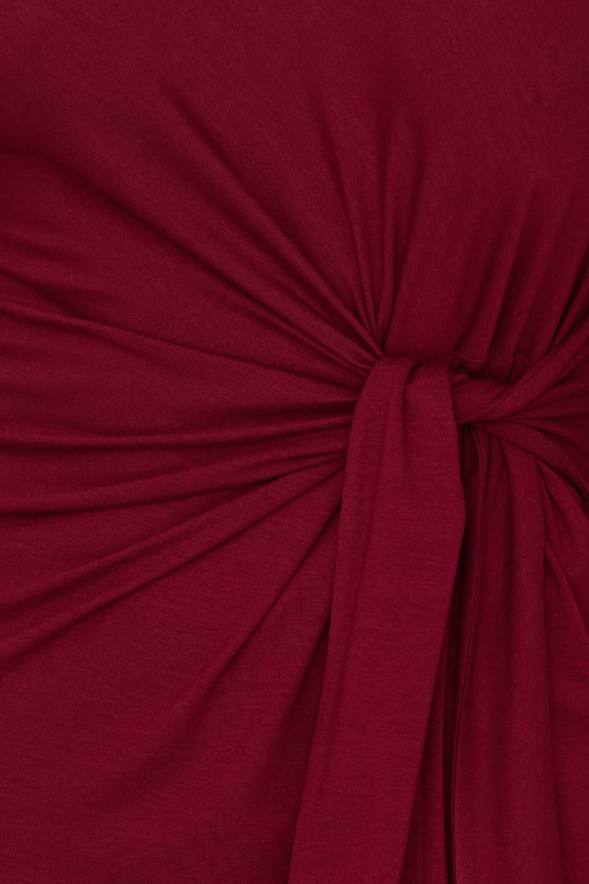 Sukienka mini z długim rękawem i supłem bordo