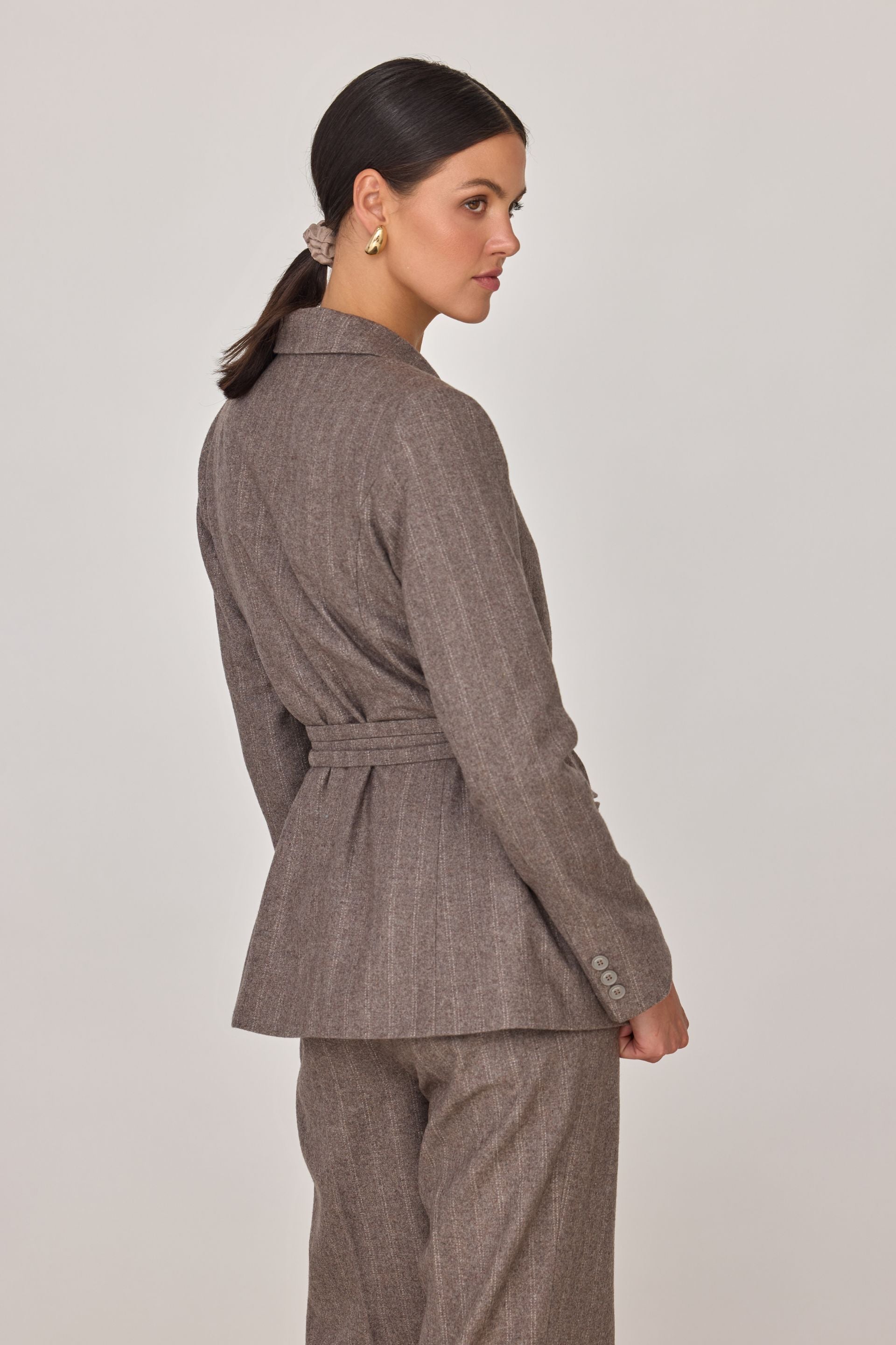 Wool jacket with an additional belt