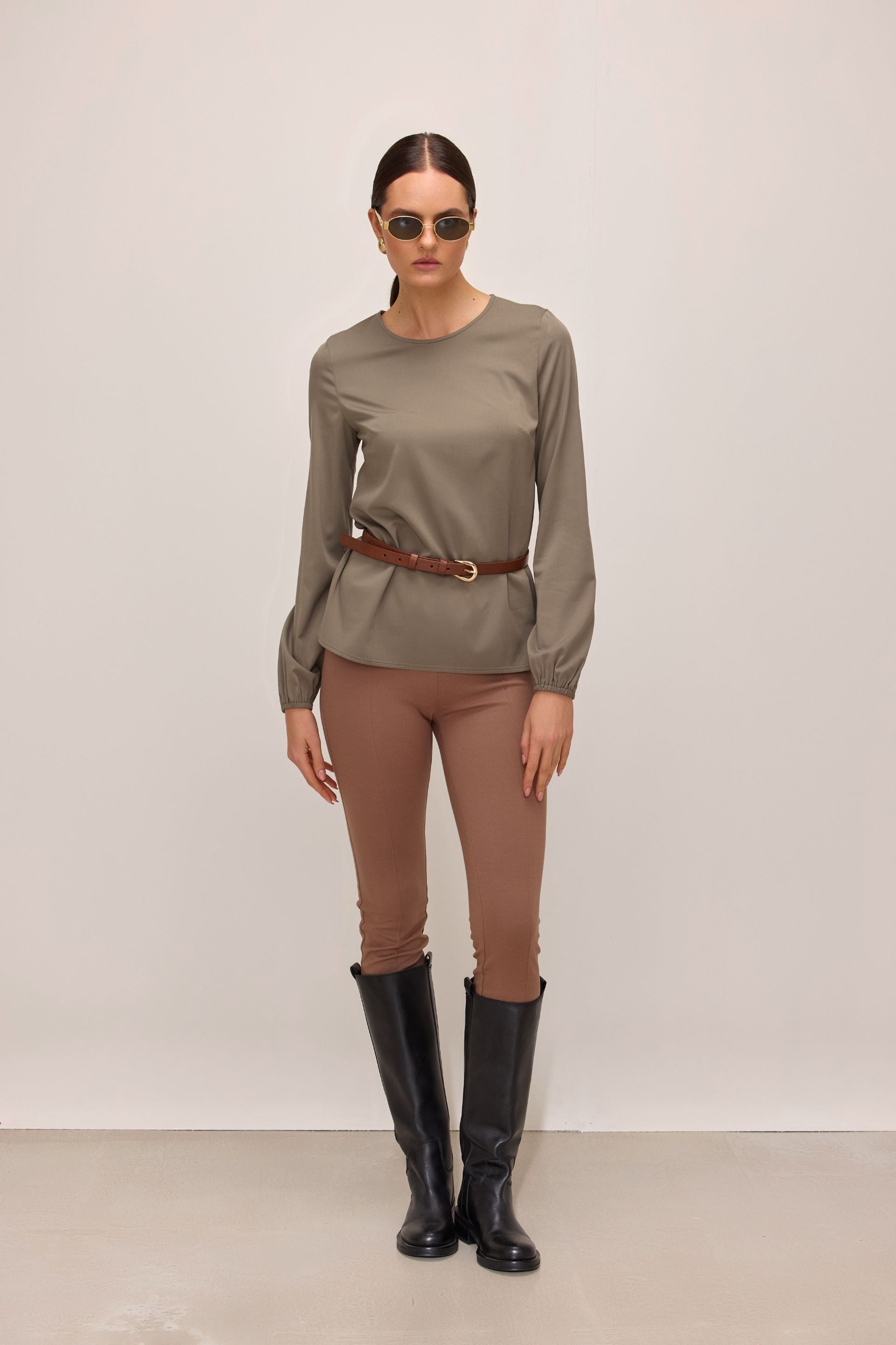 Viscose blouse with elastic on the sleeve, khaki