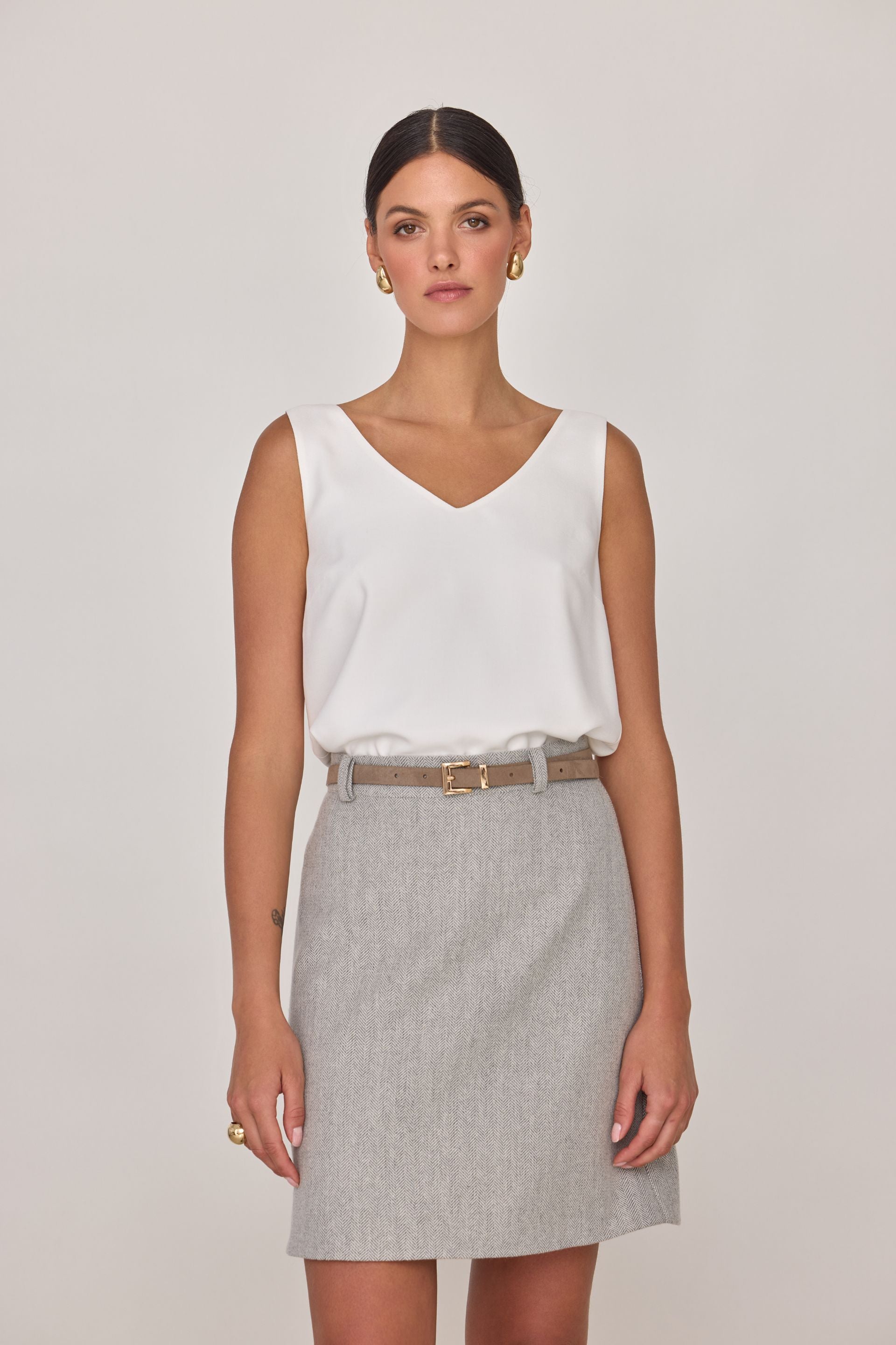 Wełniana spódnica z dodatkiem jedwabiu w jodełkę szara