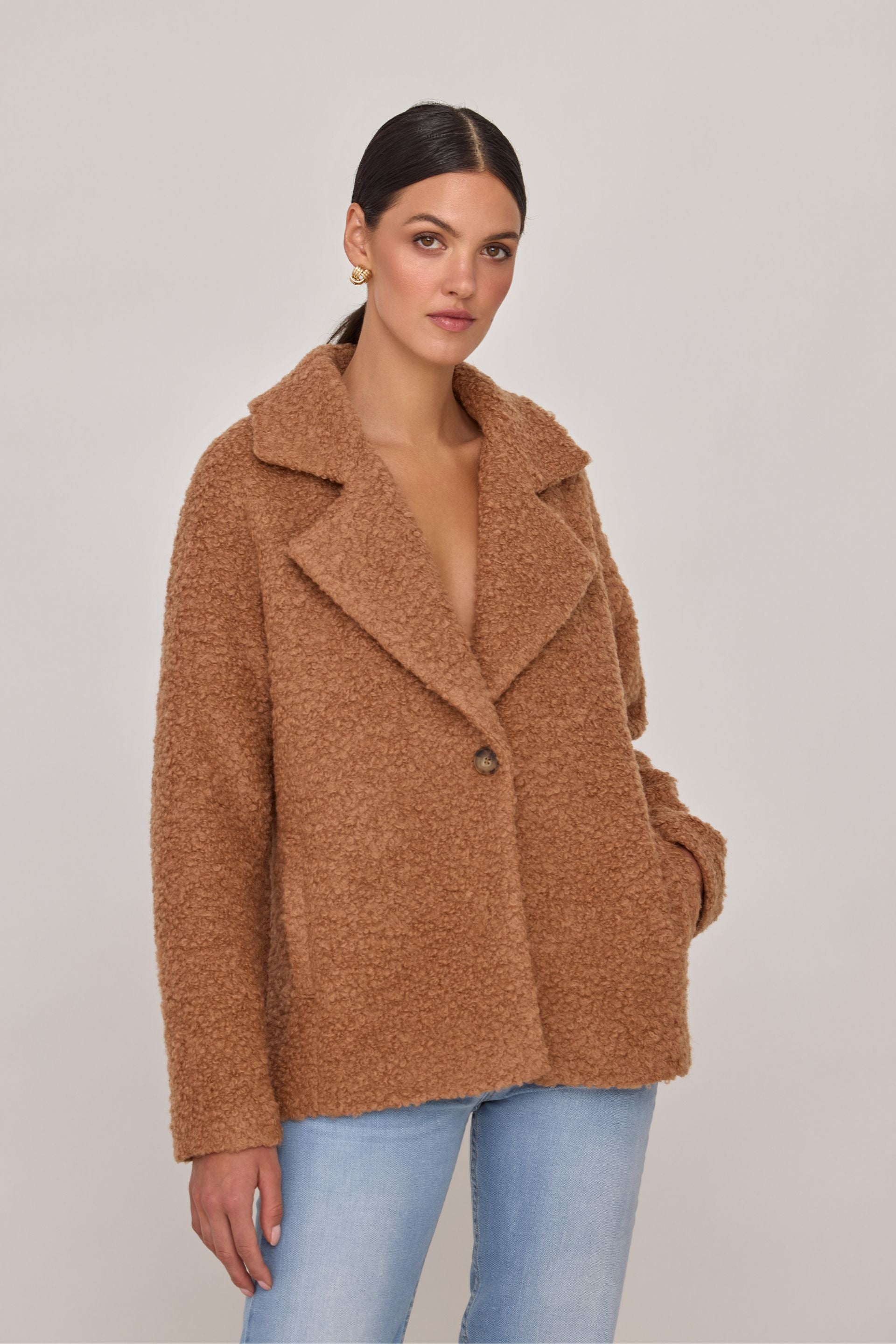 Kurtka o strukturze baranka karmelowy