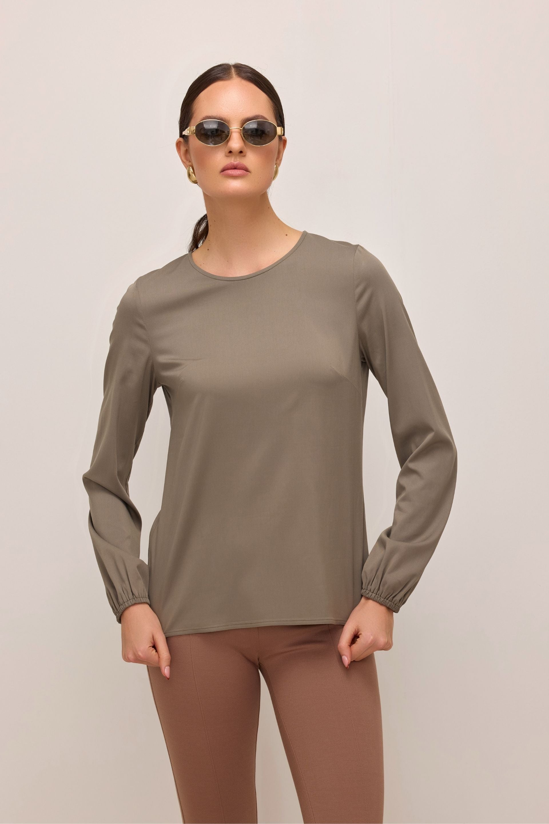 Viscose blouse with elastic on the sleeve, khaki