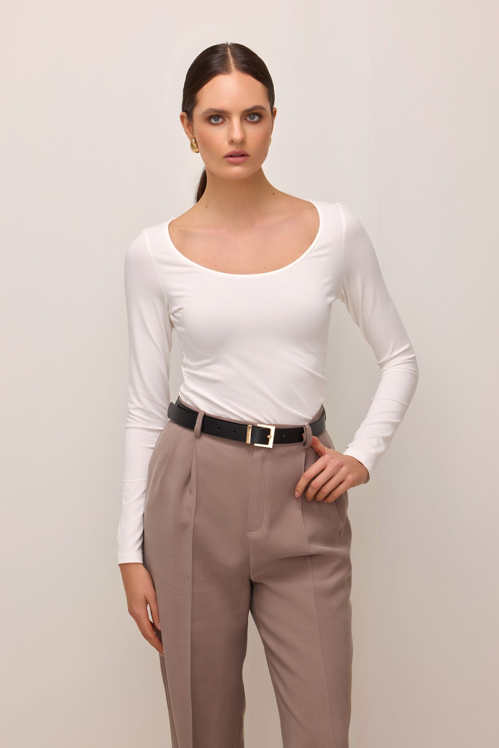 Bluzka z dużym okrągłym dekoltem śmietankowa