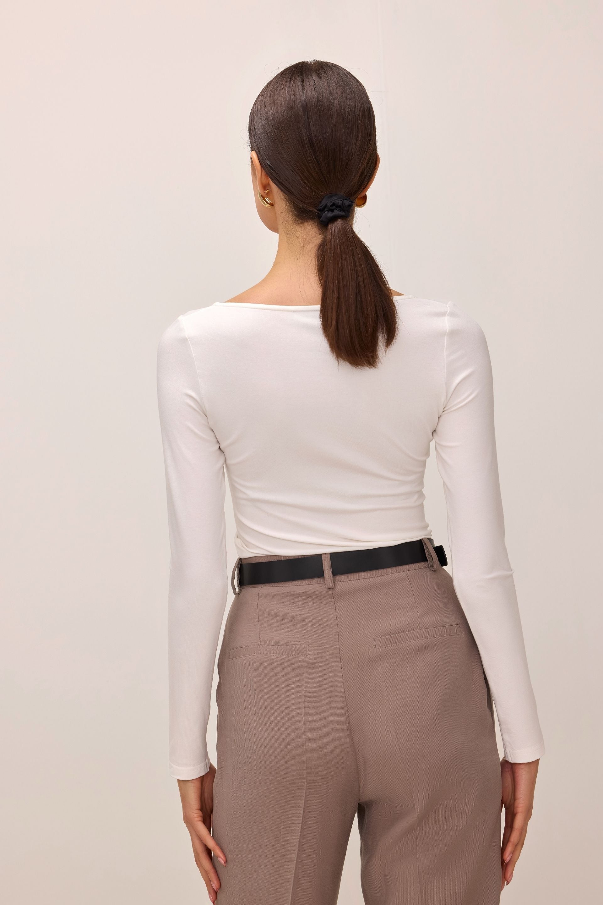 Bluzka z dużym okrągłym dekoltem śmietankowa