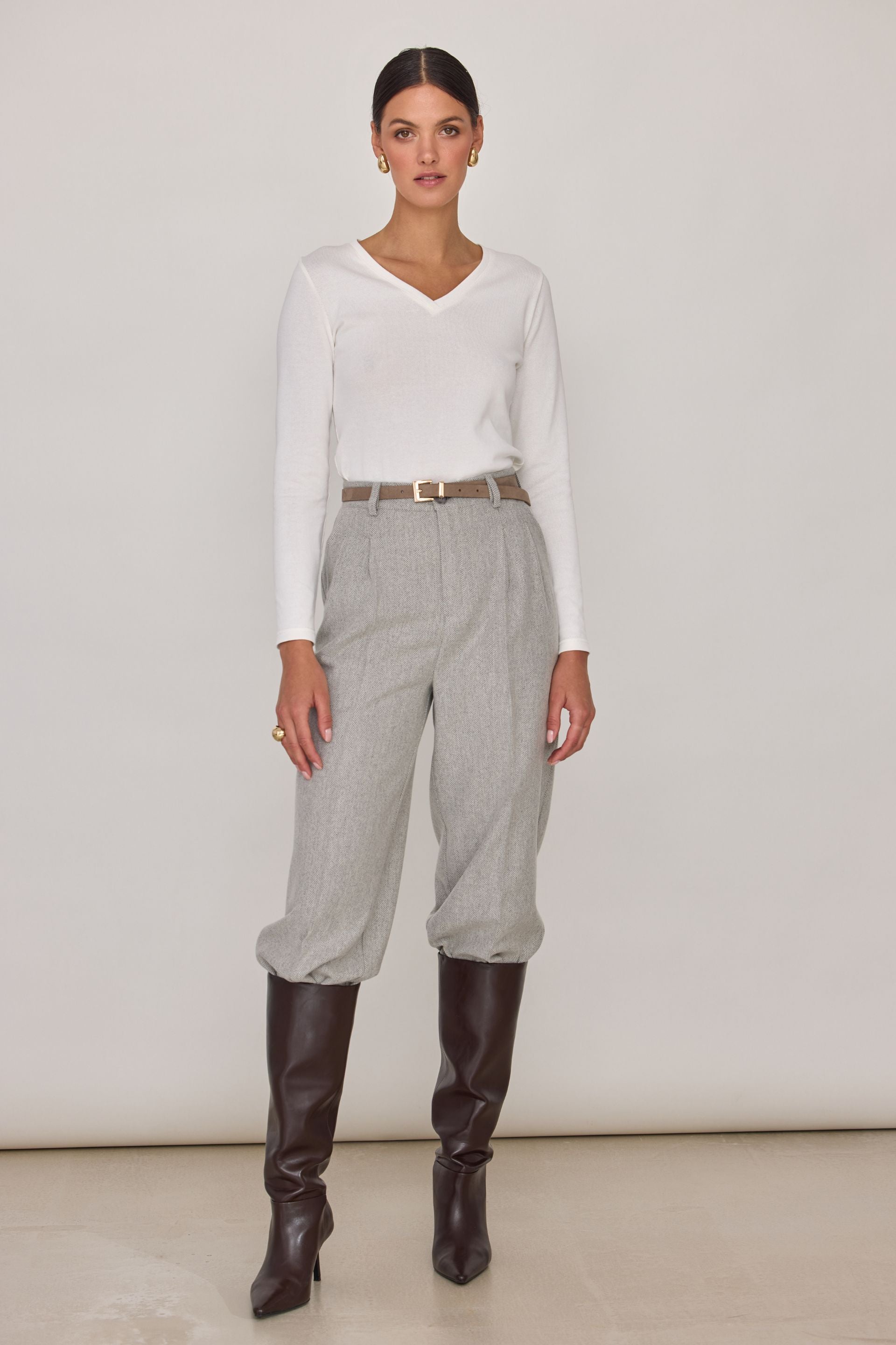 Thin cotton basic cream neckline sweater