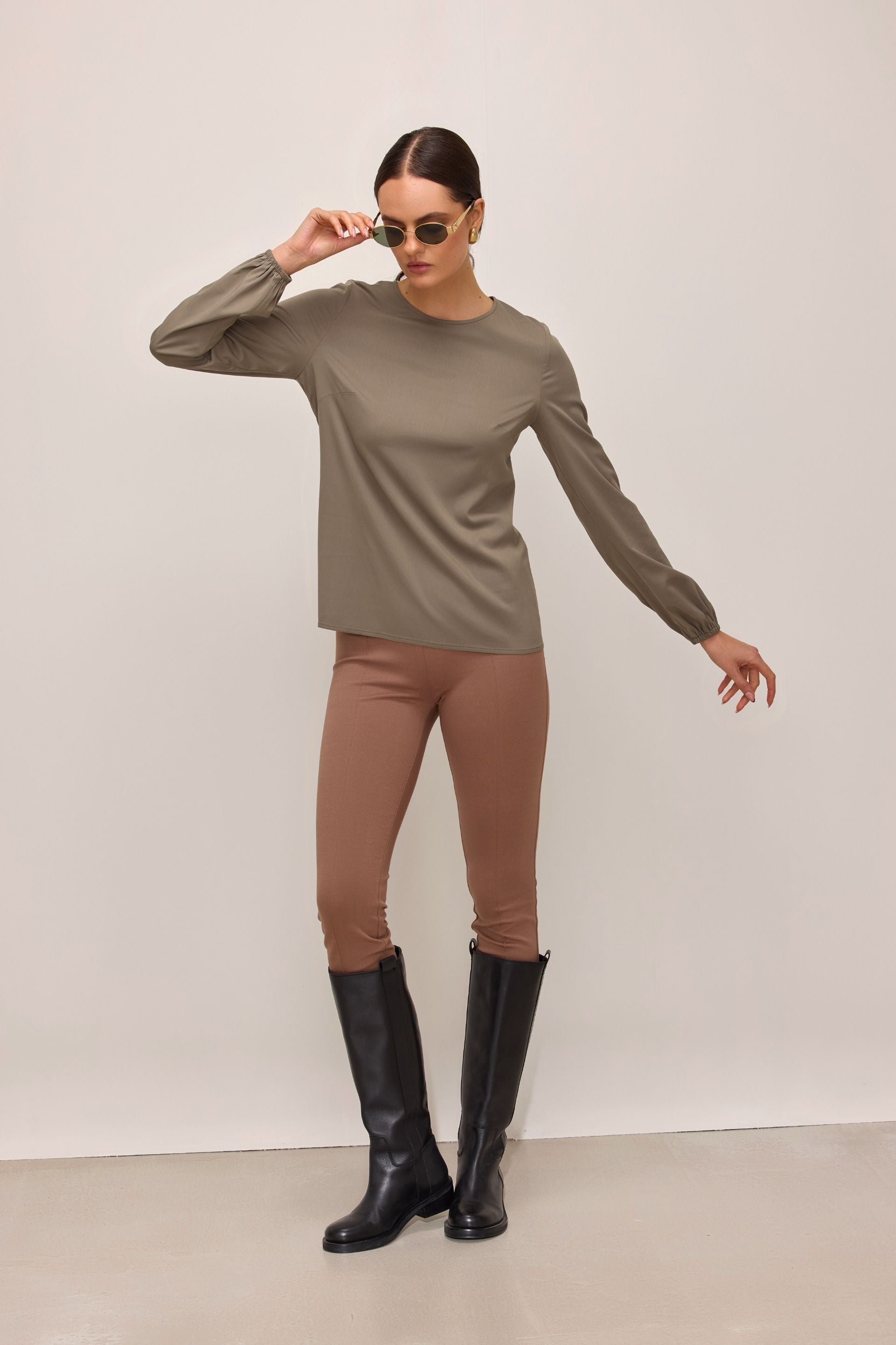Viscose blouse with elastic on the sleeve, khaki