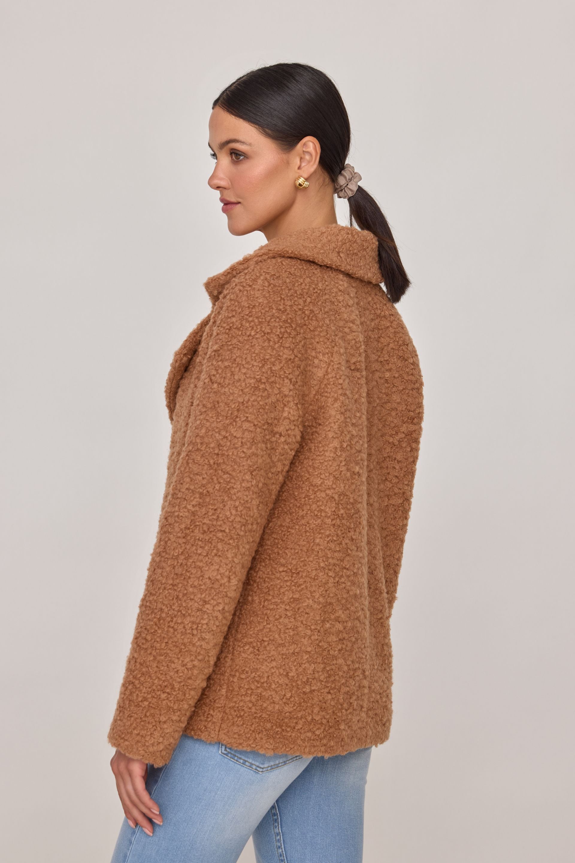 Kurtka o strukturze baranka karmelowy