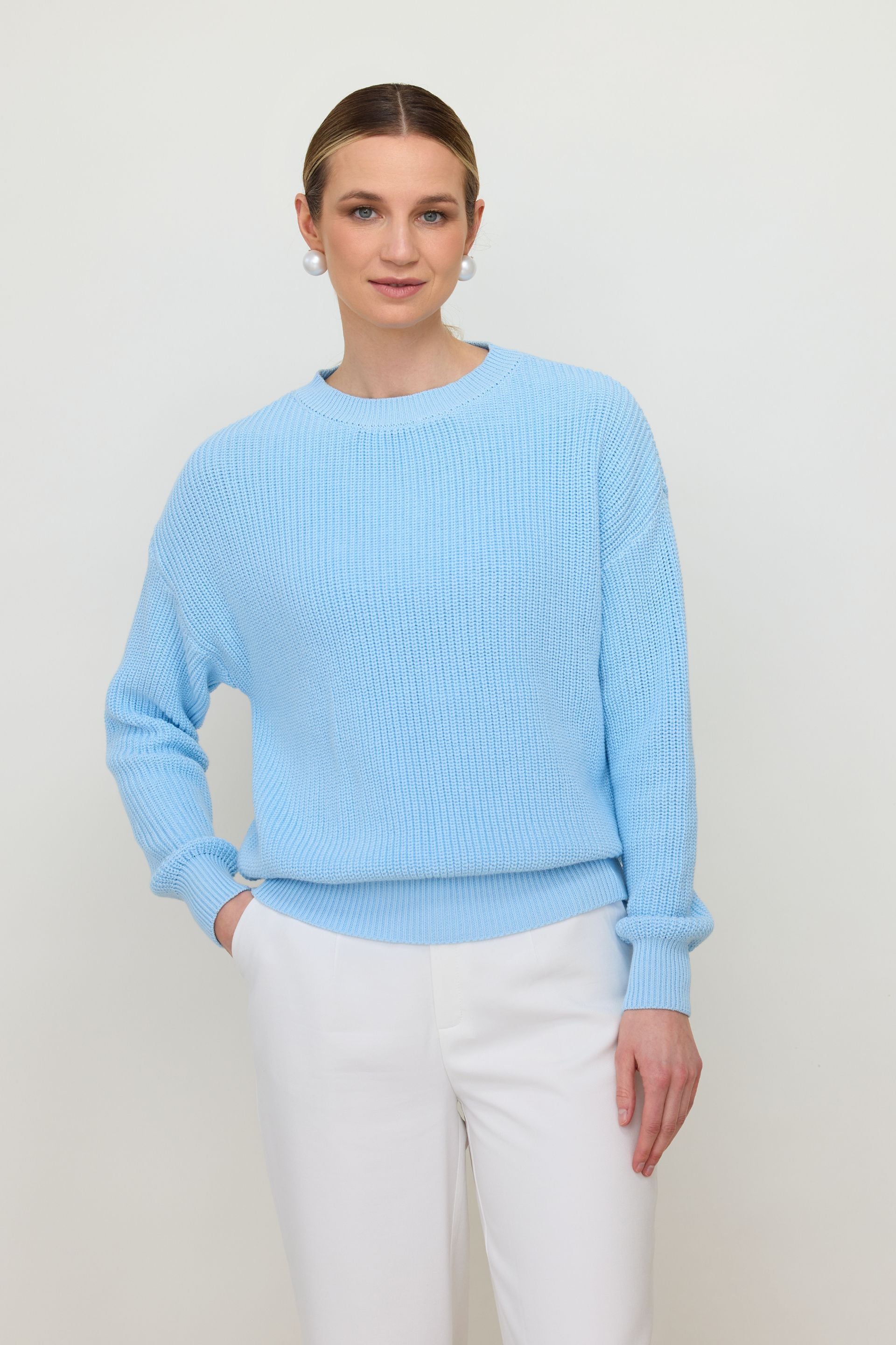 Bawełniany sweter z okrągłym dekoltem błękitny
