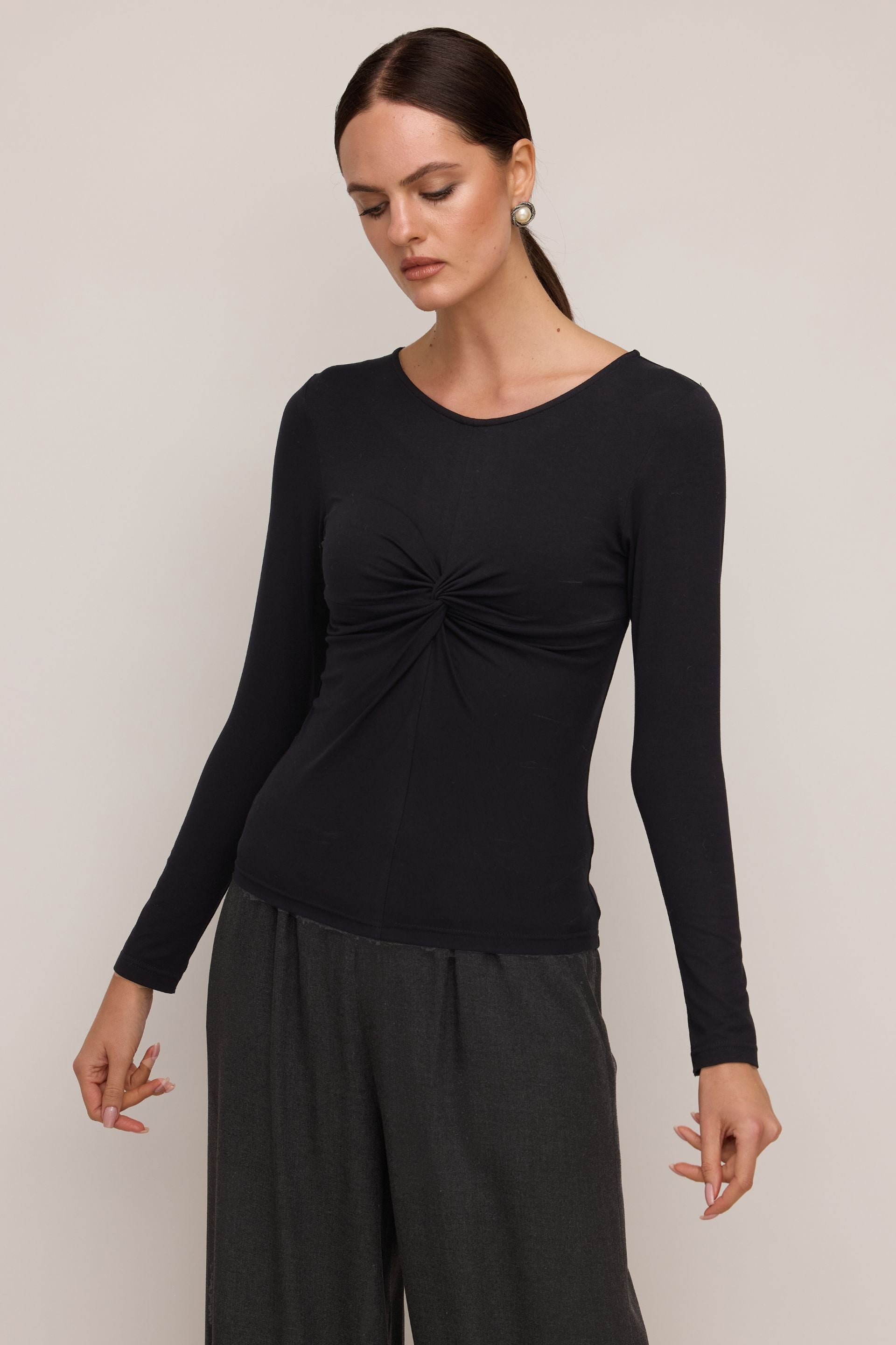 Bluzka basic z zawinięciem czarna
