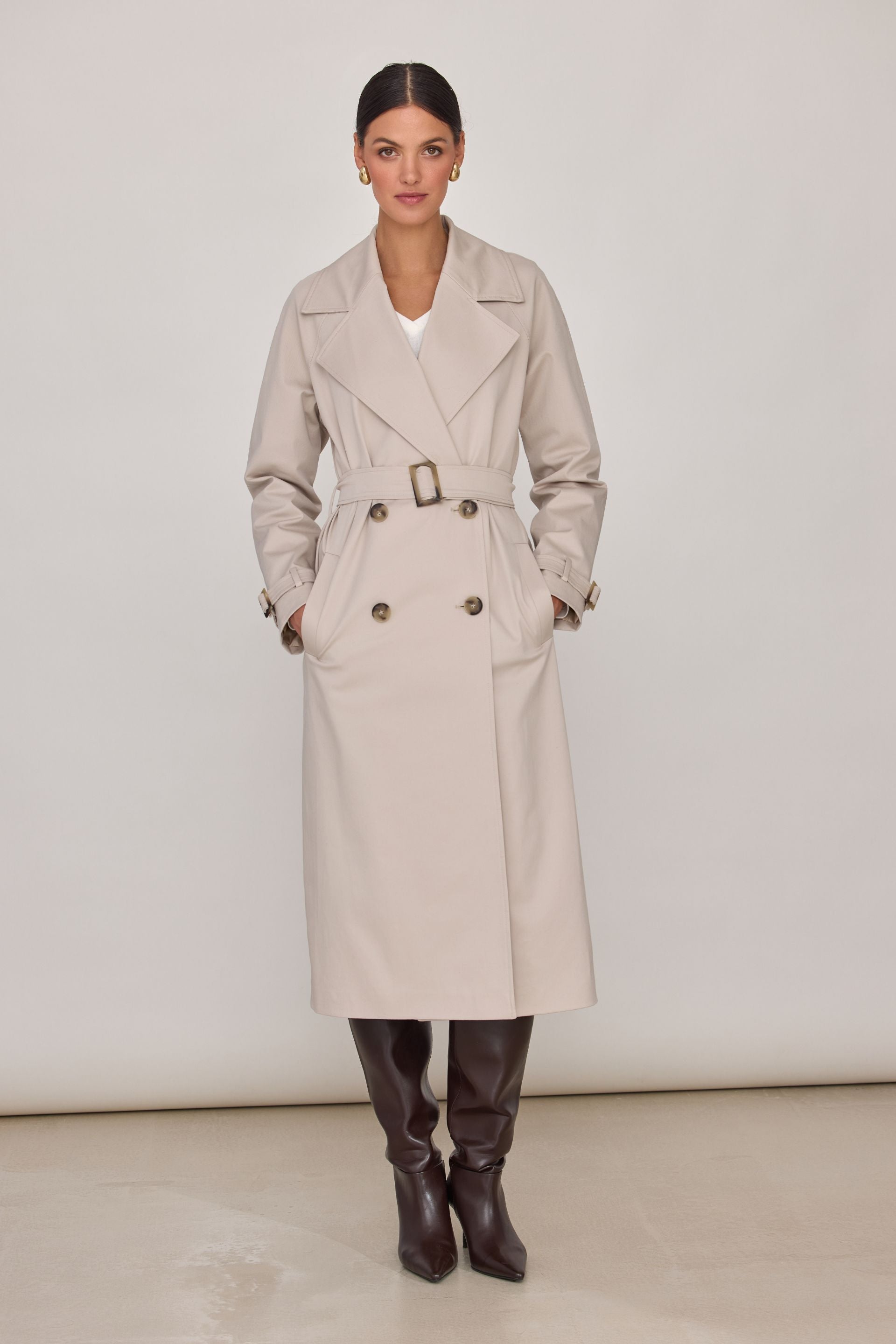 Długi dwurzędowy trencz piaskowy beż