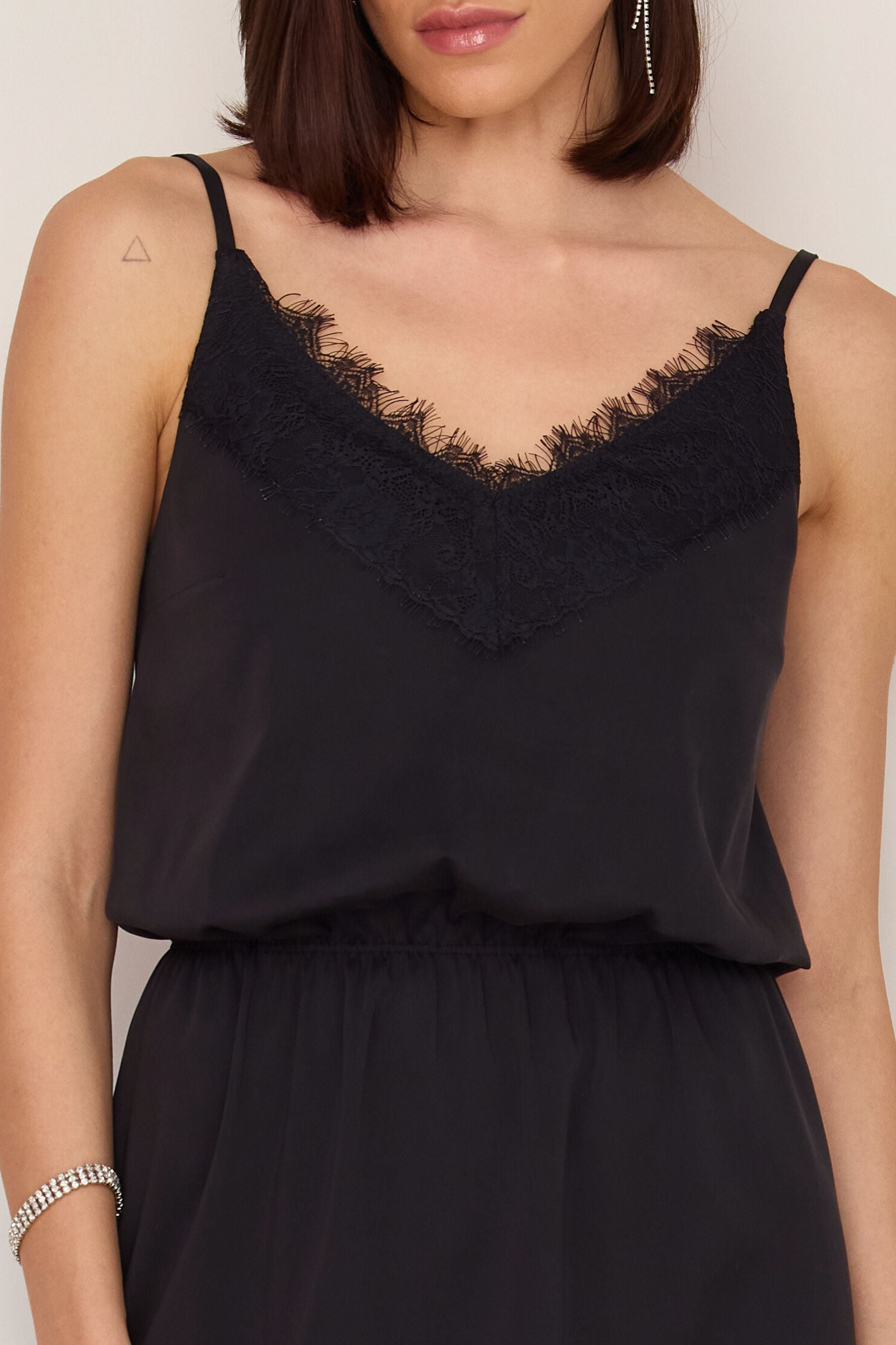 Sukienka na ramiączkach midi z koronką