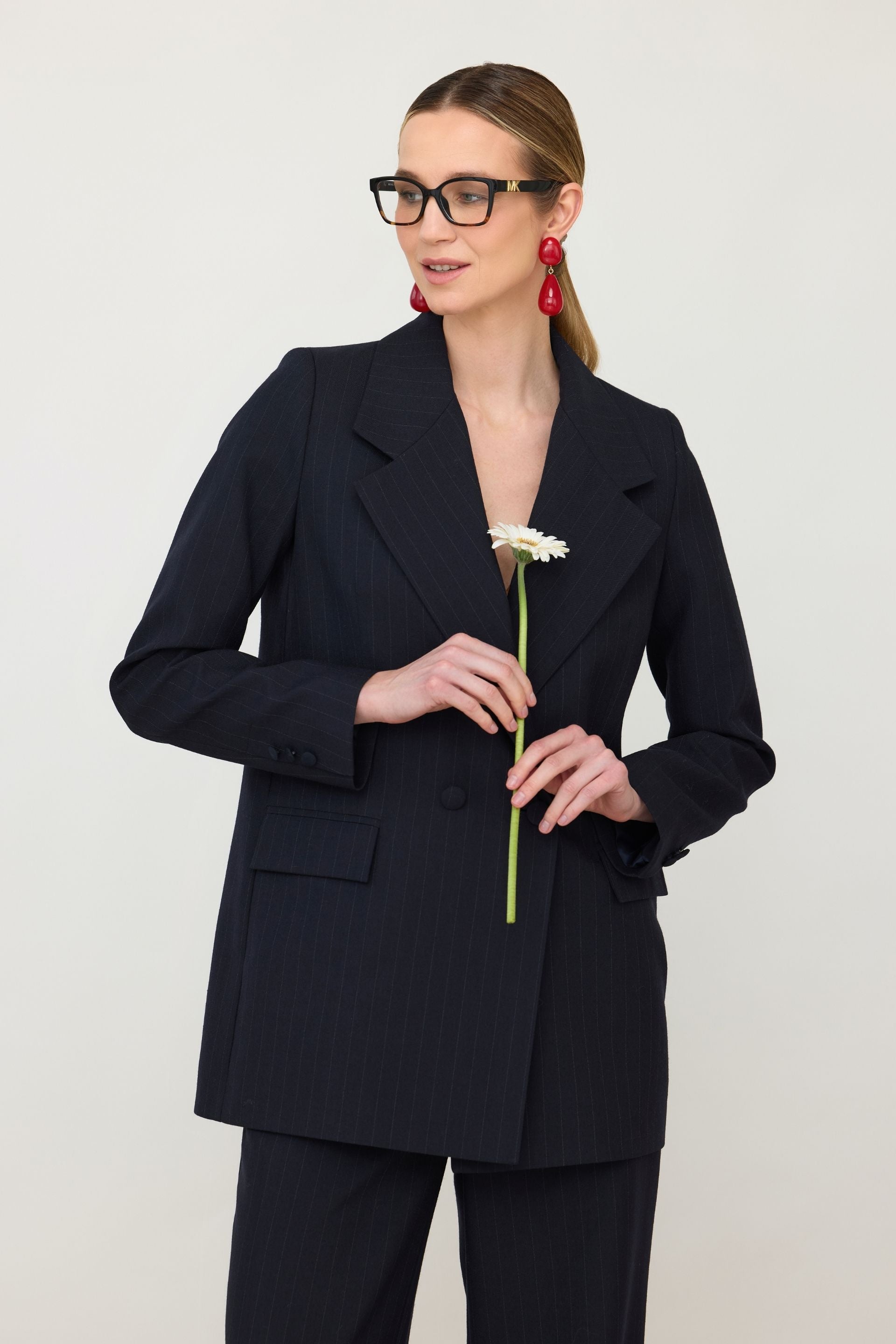 Wełniana marynarka w paski z szarfą granatowa