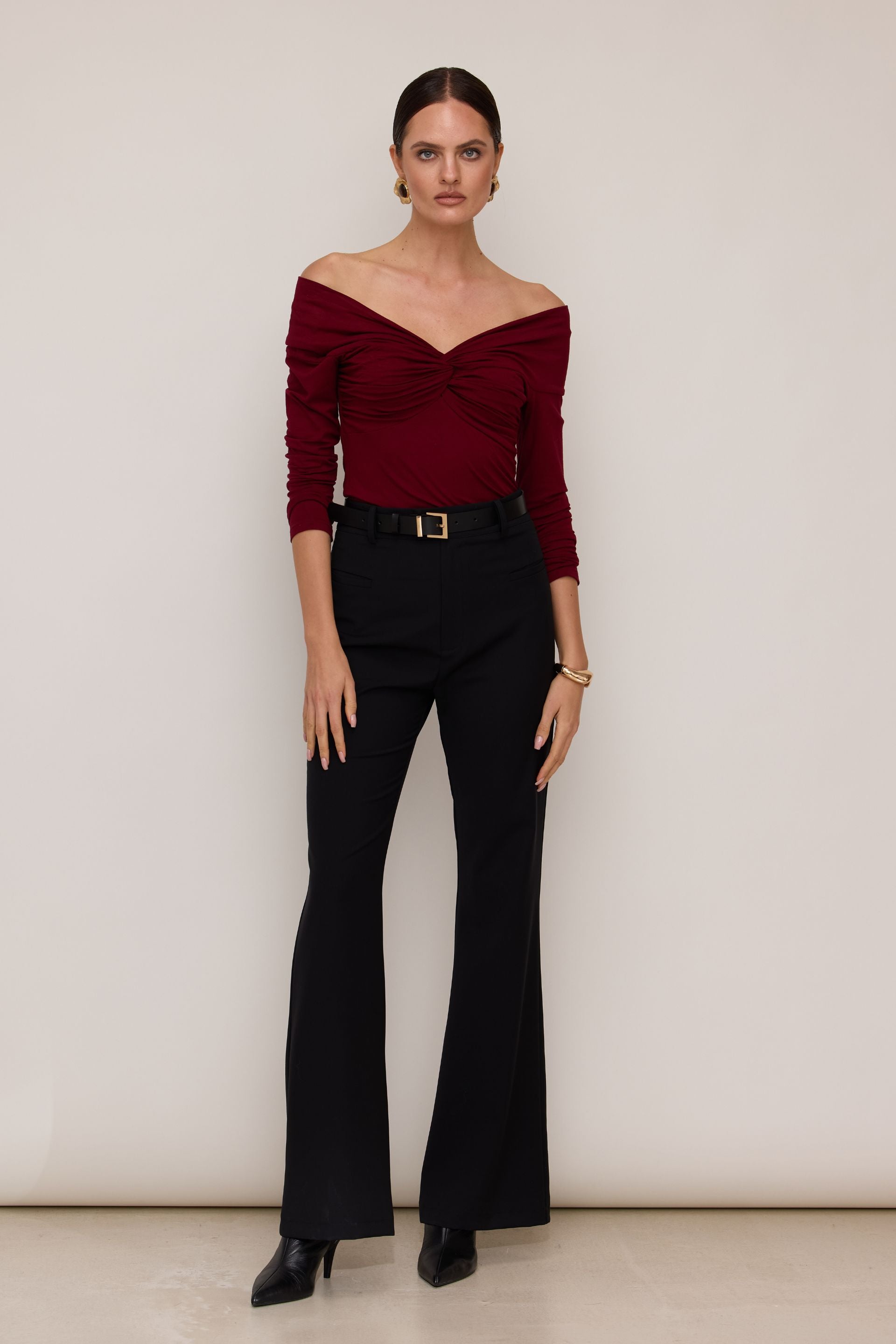 Wełniane spodnie z wysokim stanem czarne