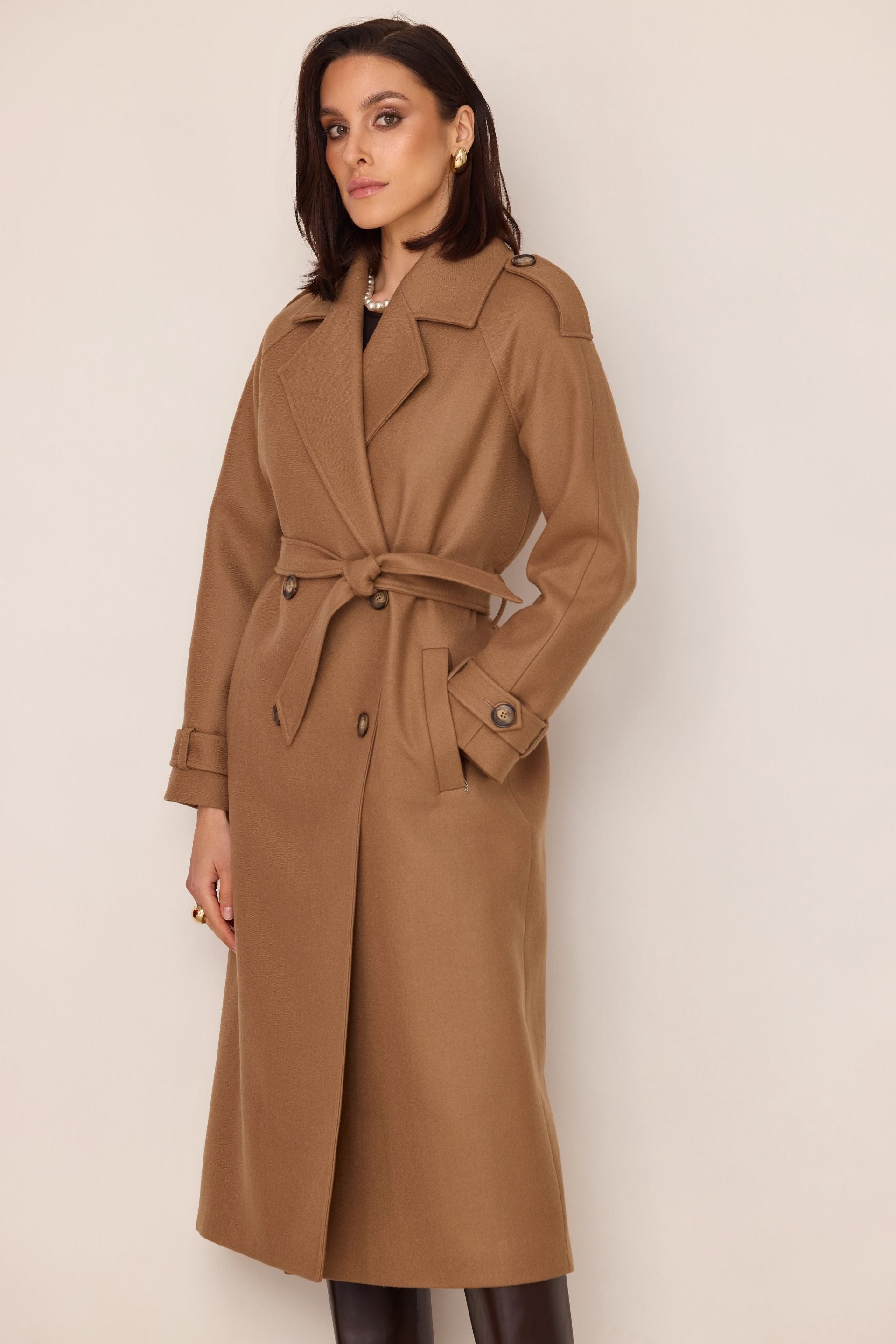 Płaszcz typu trencz z wełny merino karmel