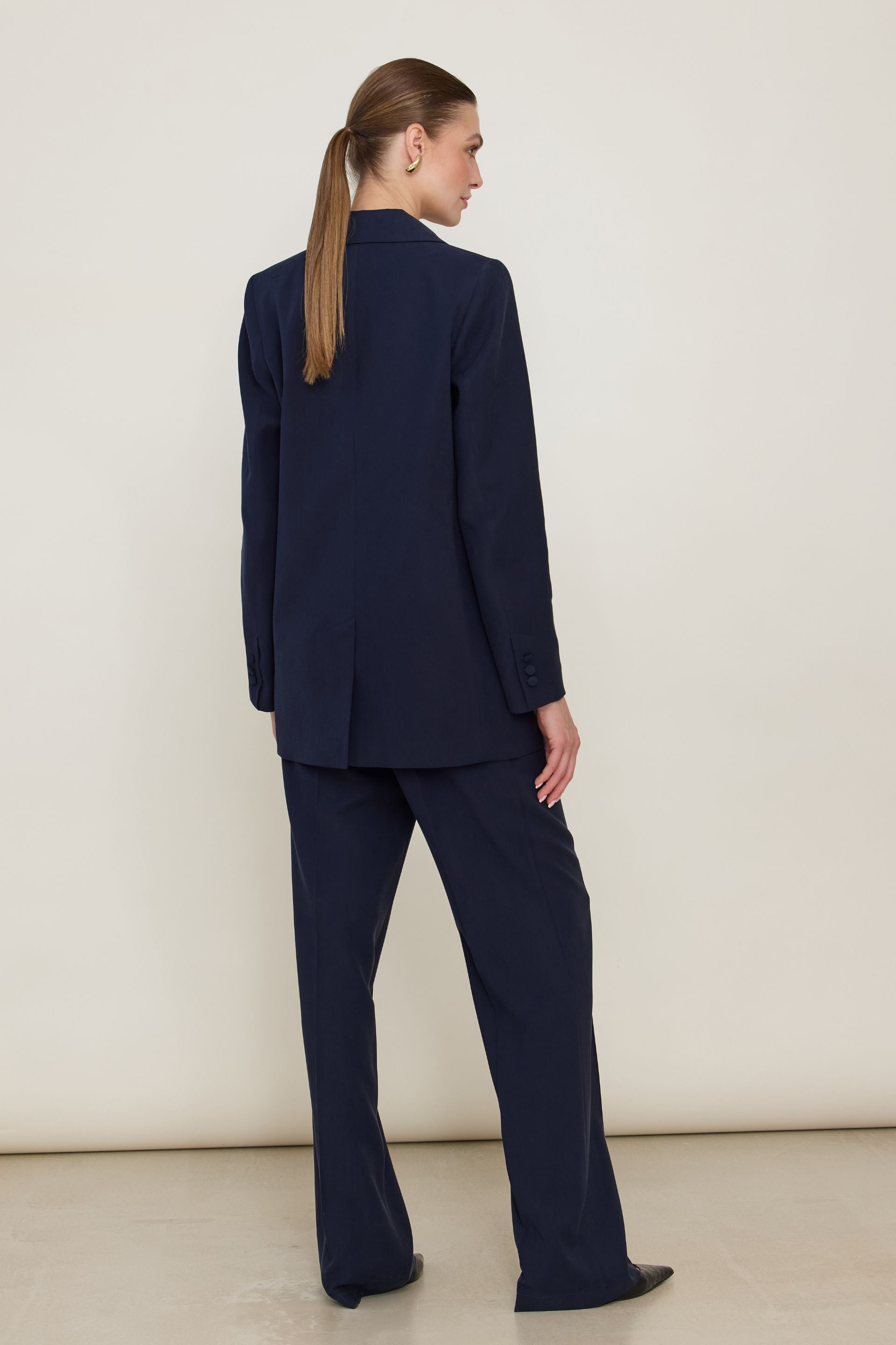 Loose-fit jacket with burgundy fabric buttons