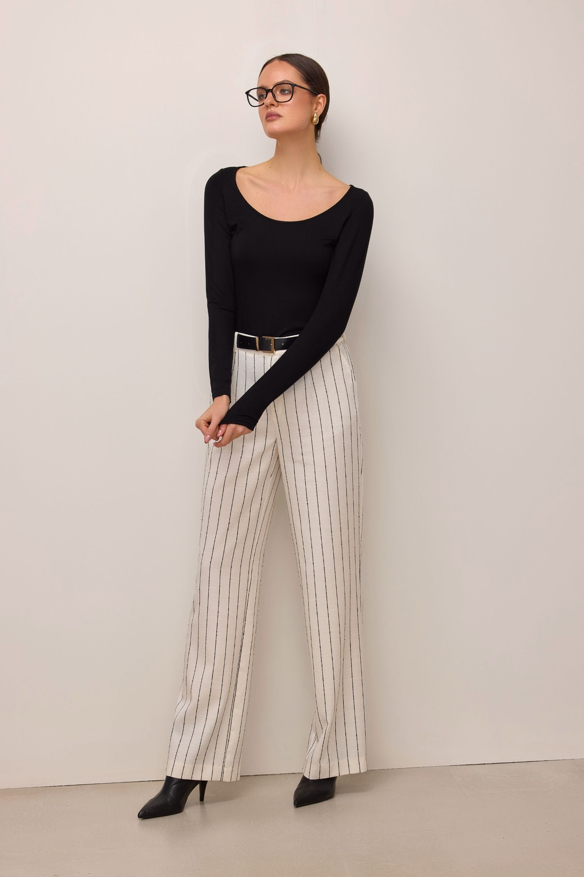 Bluzka z dużym okrągłym dekoltem czarna