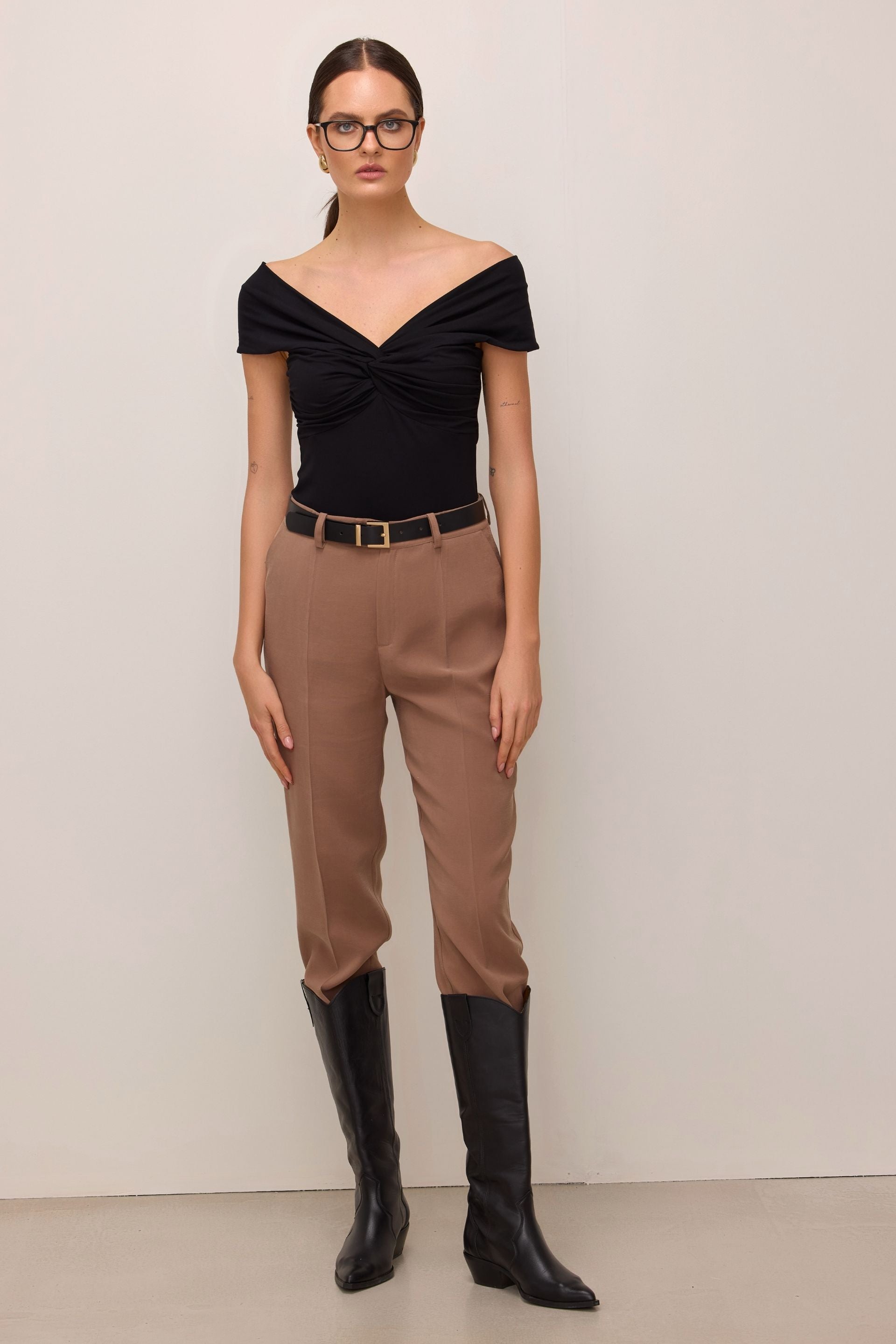 Bluzka bez ramion z zawinięciem czarna