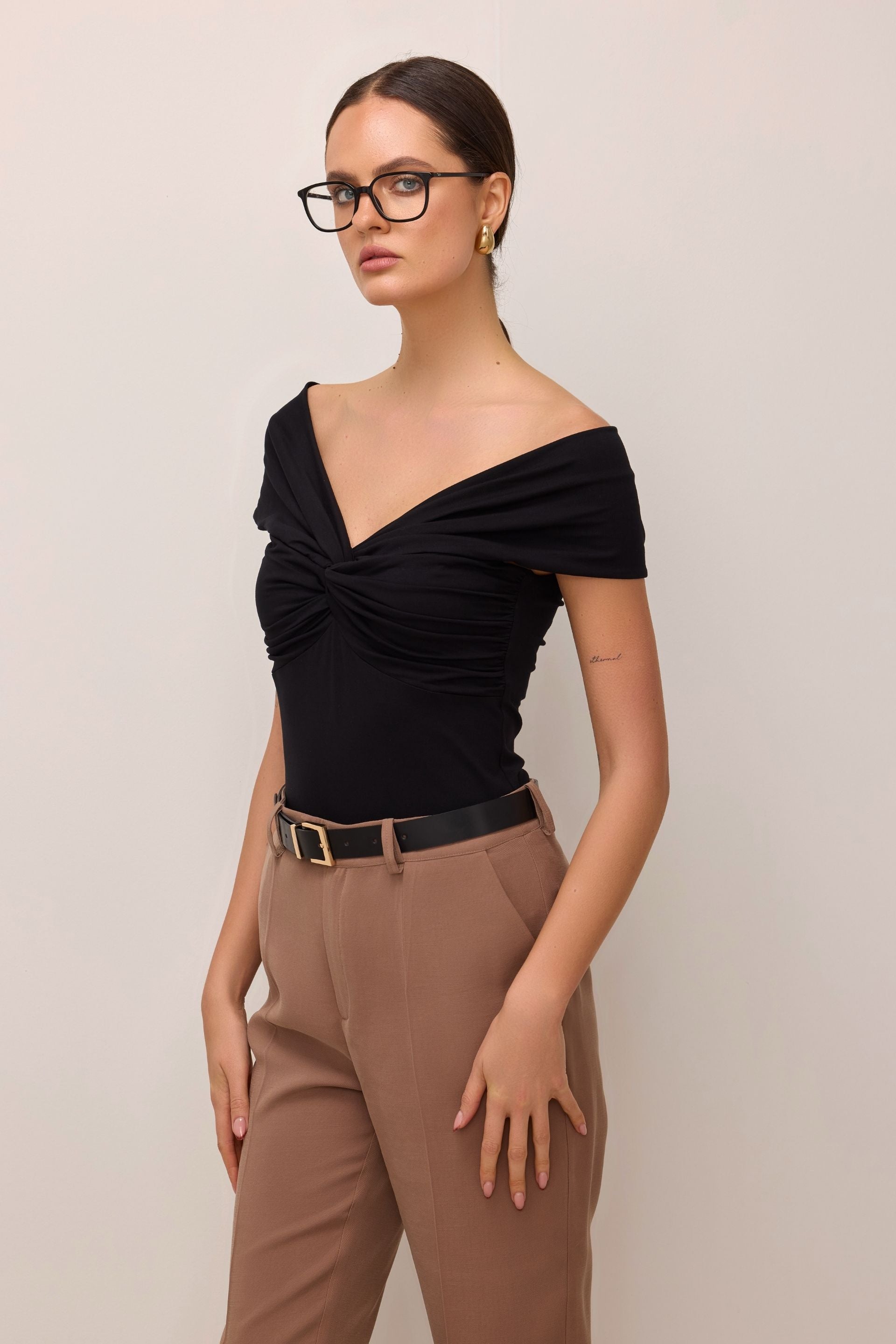 Bluzka bez ramion z zawinięciem czarna