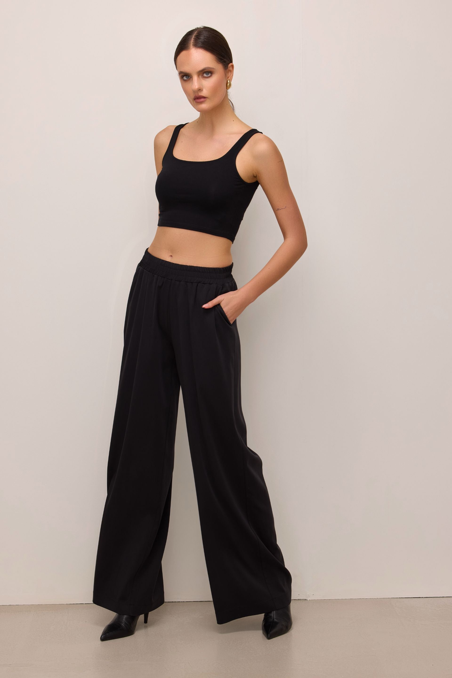 Wide leg trousers with elastic waistband, dusty black