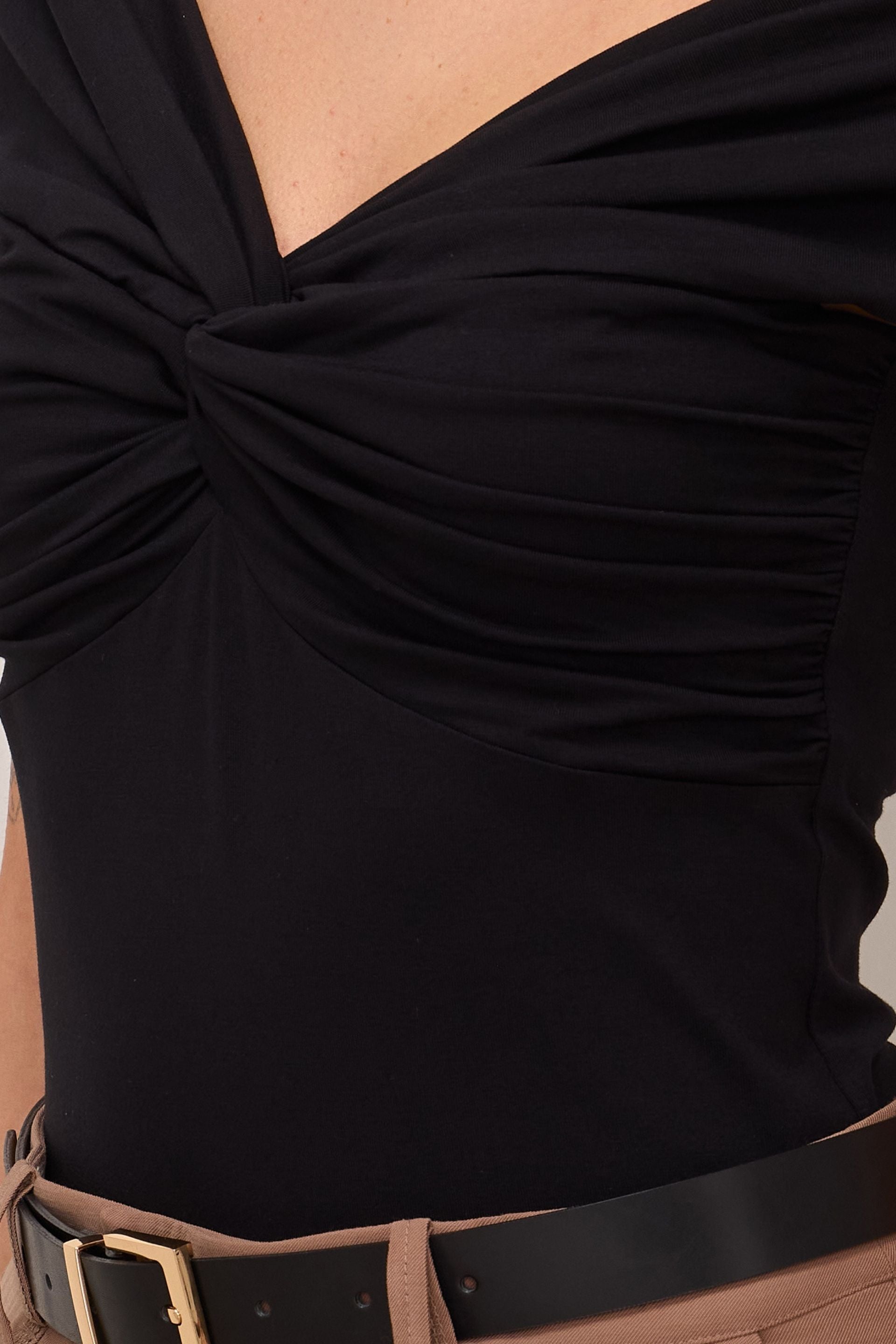 Bluzka bez ramion z zawinięciem czarna