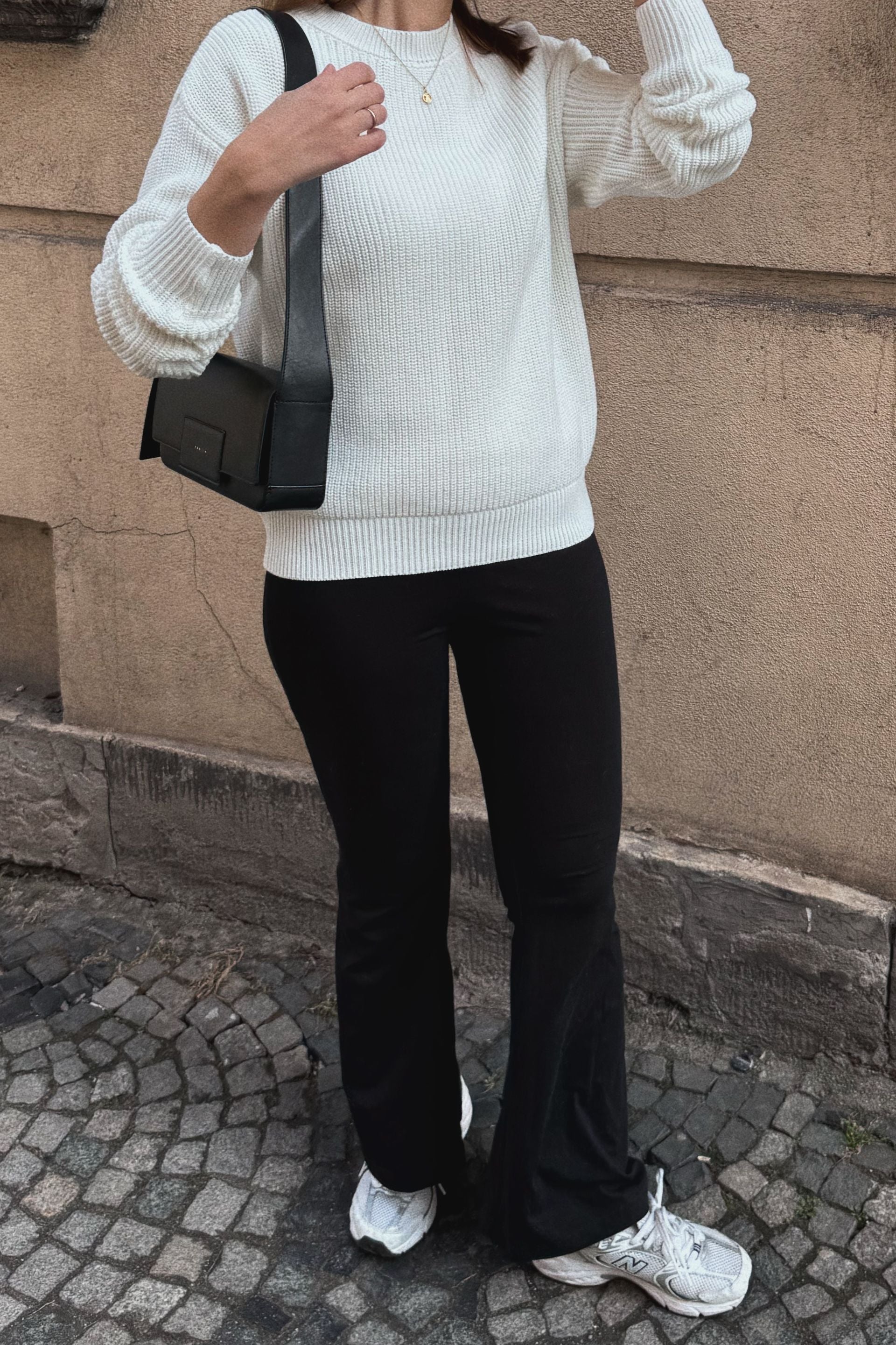 Bawełniany sweter z okrągłym dekoltem krem