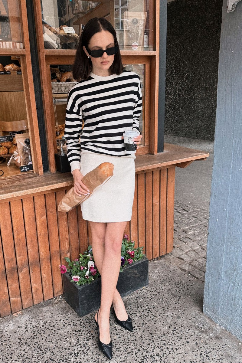 Bluza w paski złamana z czernią biała