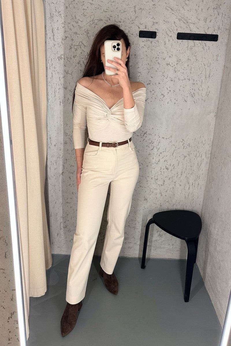 Bluzka z odkrytymi ramionami z zawinięciem i długim rękawem waniliowa