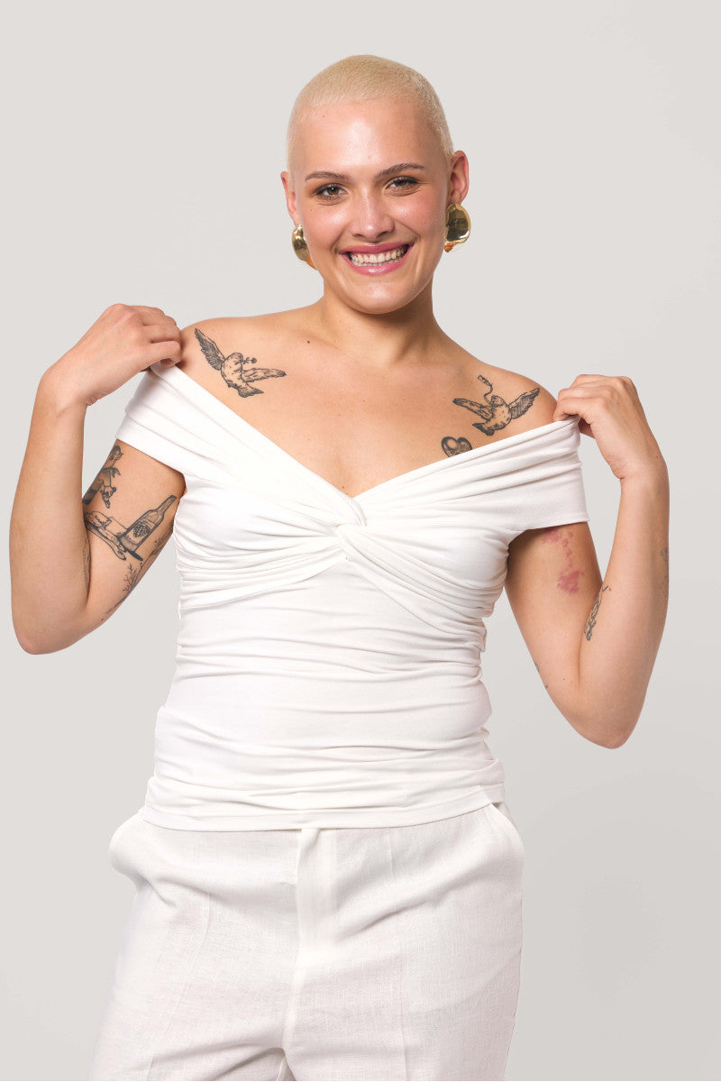 Bluzka bez ramion z zawinięciem śmietankowa