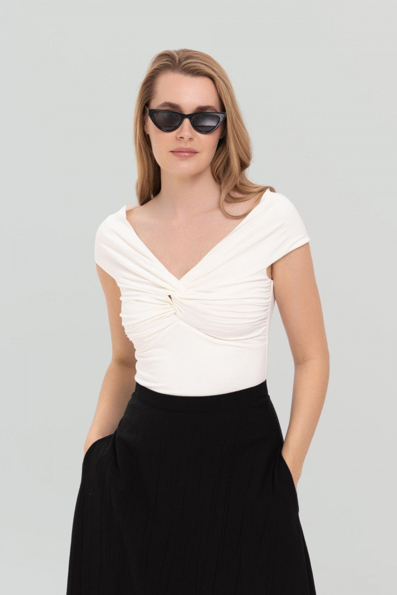 Bluzka bez ramion z zawinięciem śmietankowa