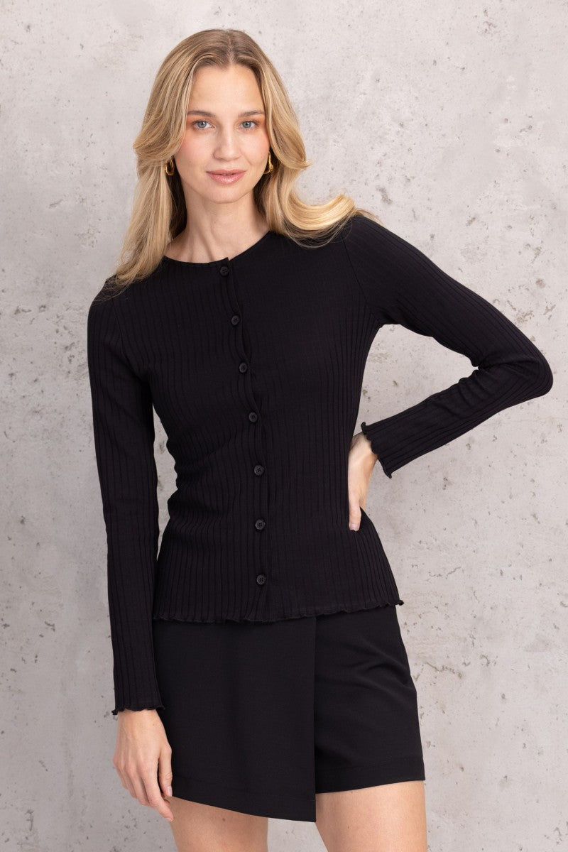 Bluzka na guziki z dekoltem basic w szerszy prążek czarna