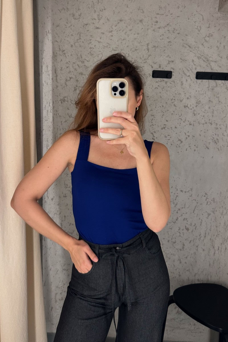 Bluzka na ramiączkach z kwadratowym dekoltem kobaltowa