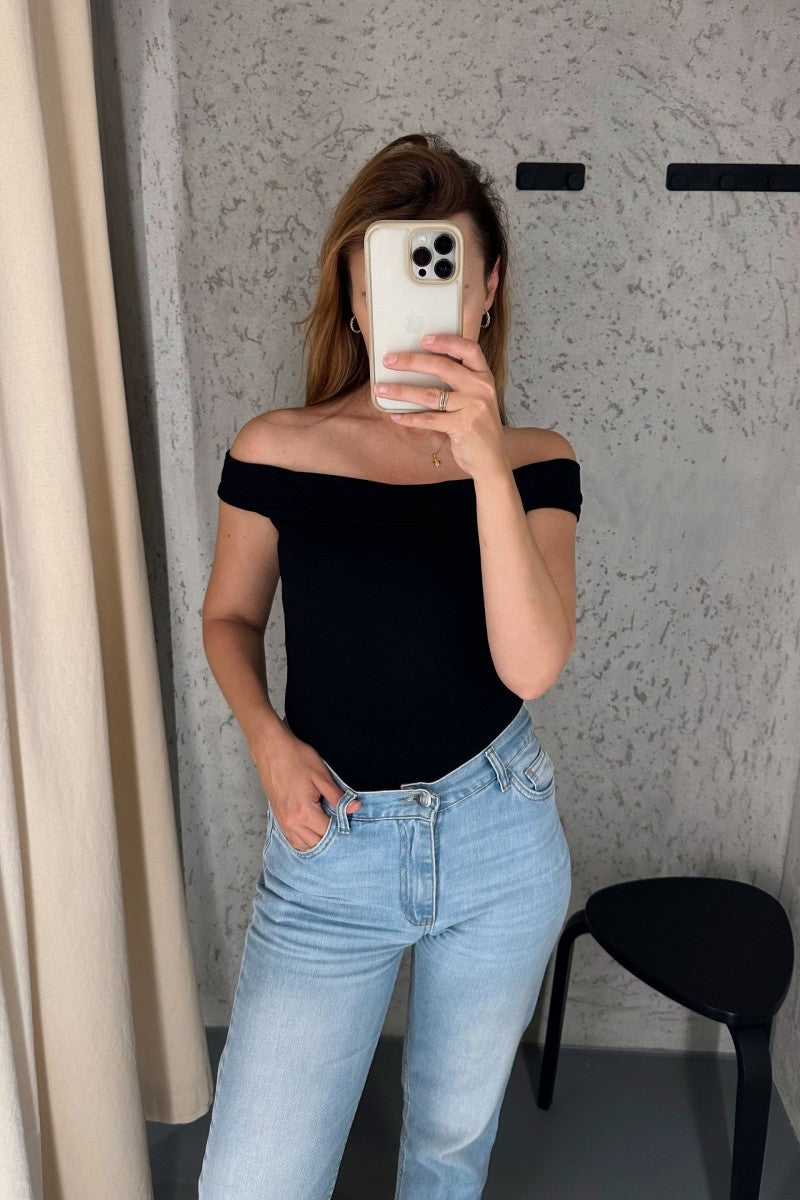 Bluzka z odkrytymi ramionami czarna