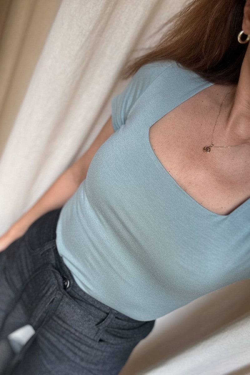 Bluzka z kwadratowym dekoltem i krótkim rękawem szałwiowa