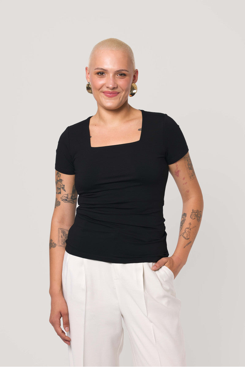 Bluzka z kwadratowym dekoltem i krótkim rękawem śmietankowa