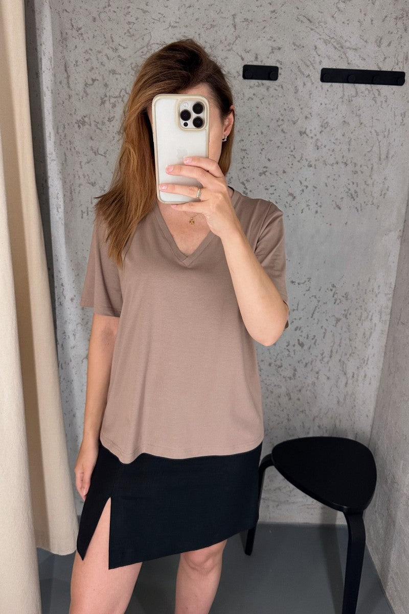 Cappuccino V-neck boxy T-shirt