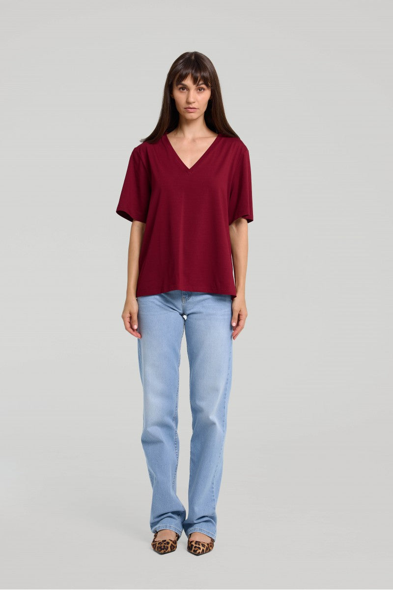 Burgundy boxy v-neck T-shirt
