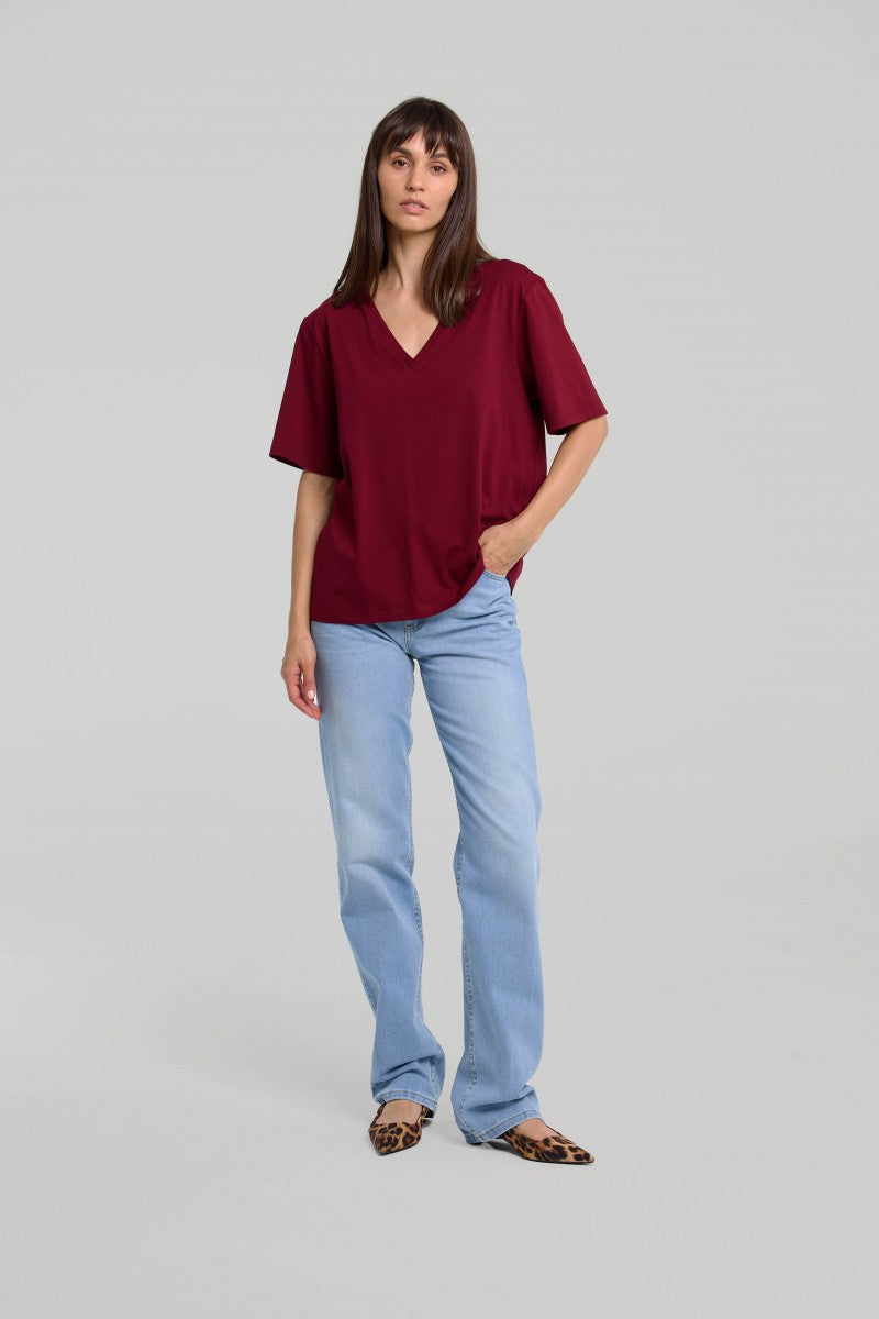 Burgundy boxy v-neck T-shirt