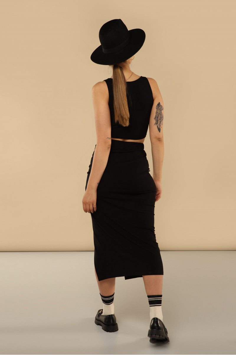 Dzianinowa spódnica midi z marszczeniem czarna