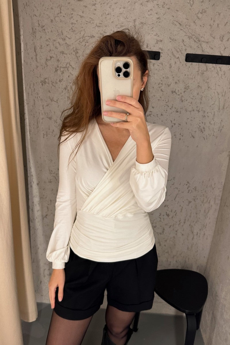 Elegancka bluzka kopertowa z mikromodalu śmietankowa