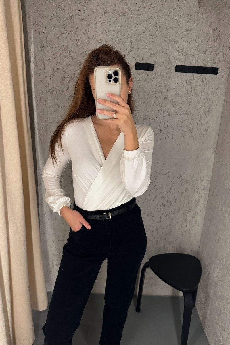 Elegancka bluzka kopertowa z mikromodalu śmietankowa